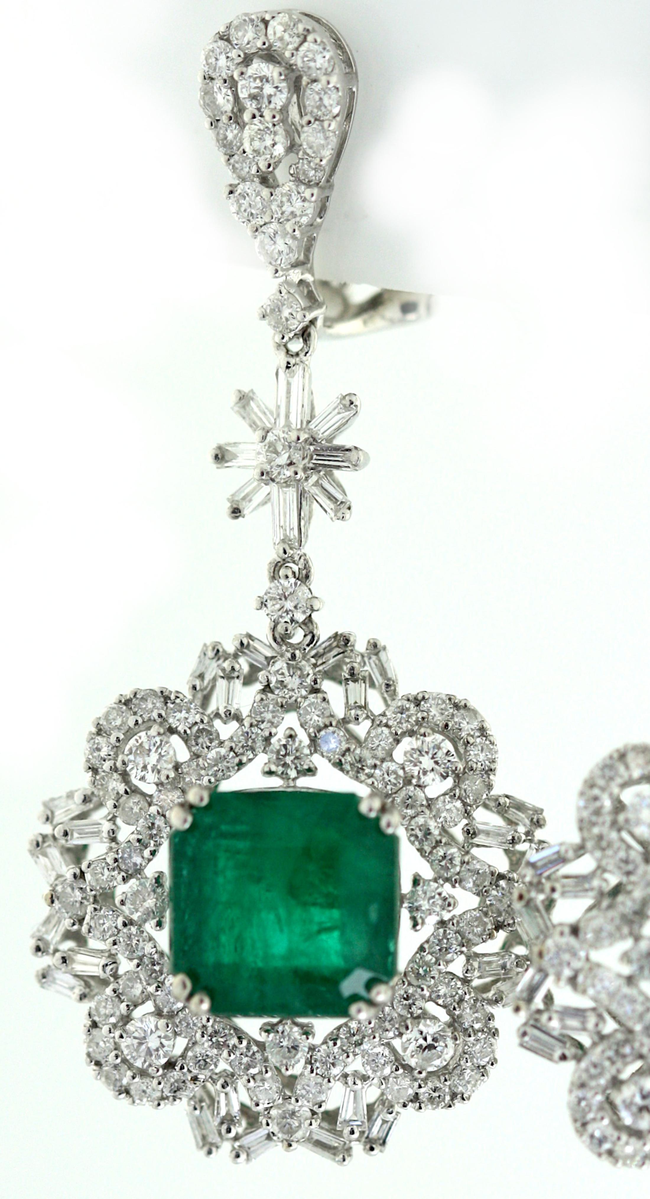 18K Emerald and Diamond Earrings In Good Condition In Palm Beach, FL