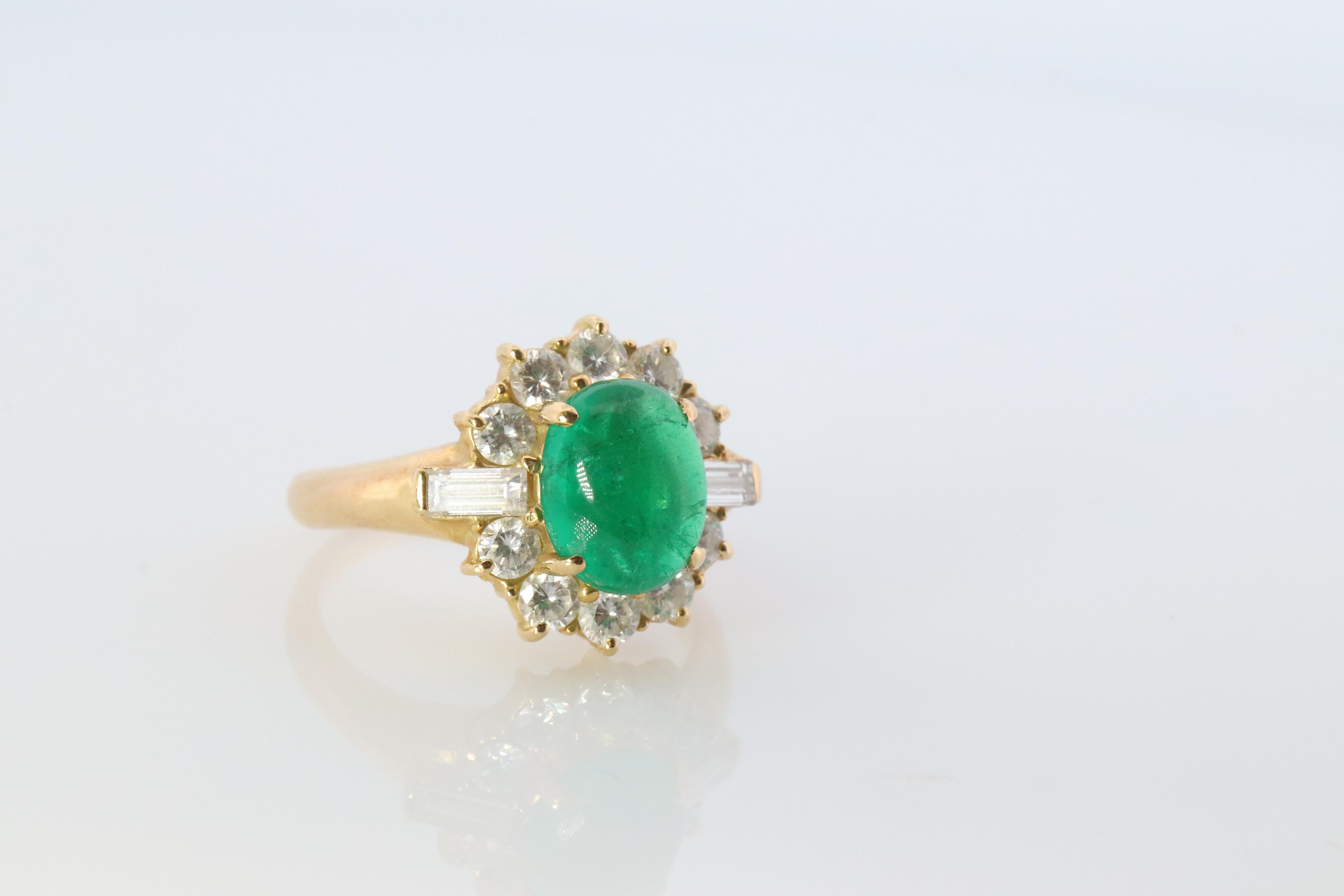 Women's 18k Emerald and Diamond Halo yellow gold ring. Natural Emerald Cabochon ring. For Sale