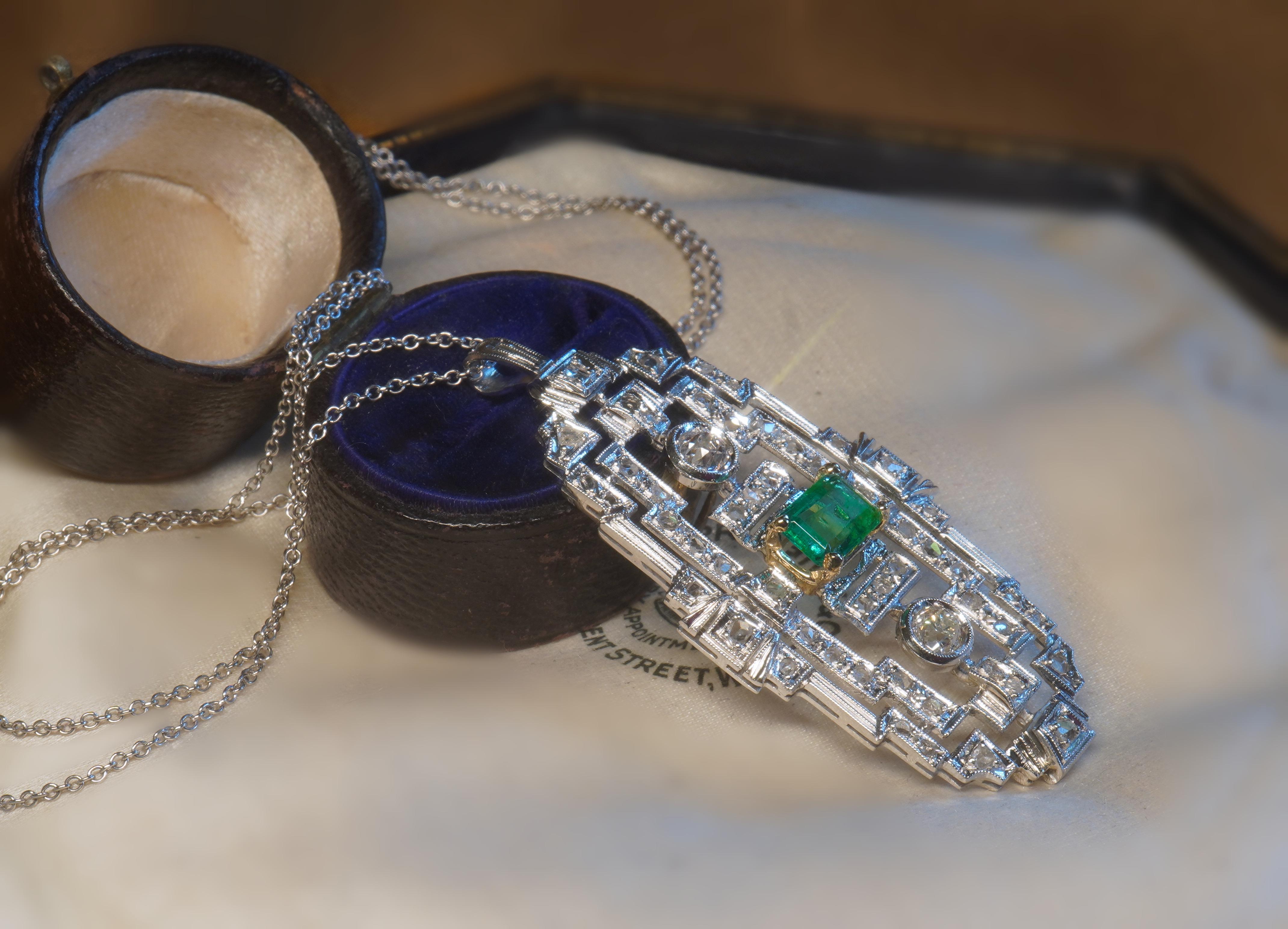 Taglio smeraldo Ciondolo con smeraldo colombiano in 18 carati Vintage GIA Cert Victorian VS Old Mine! in vendita