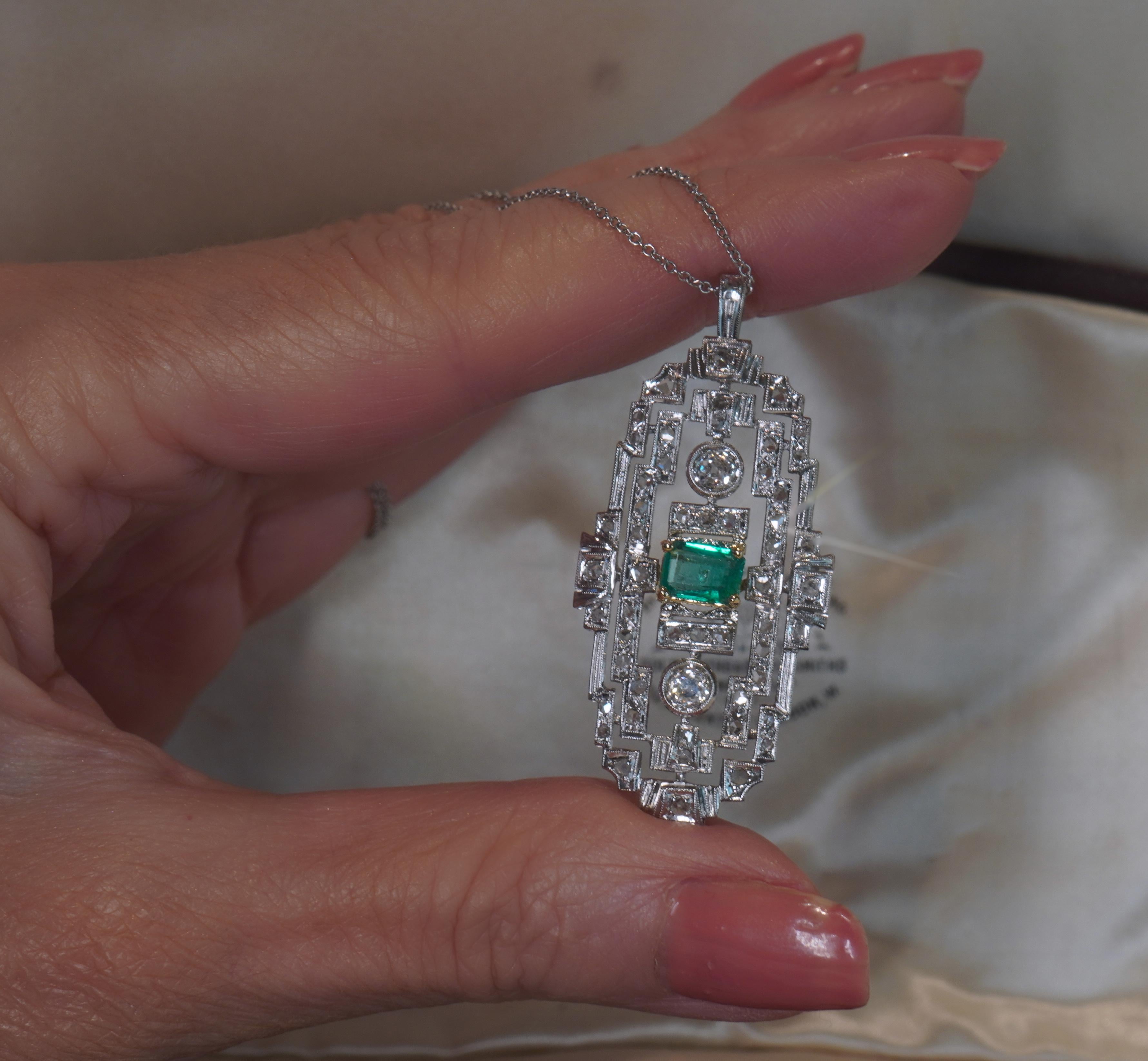 Donna Ciondolo con smeraldo colombiano in 18 carati Vintage GIA Cert Victorian VS Old Mine! in vendita