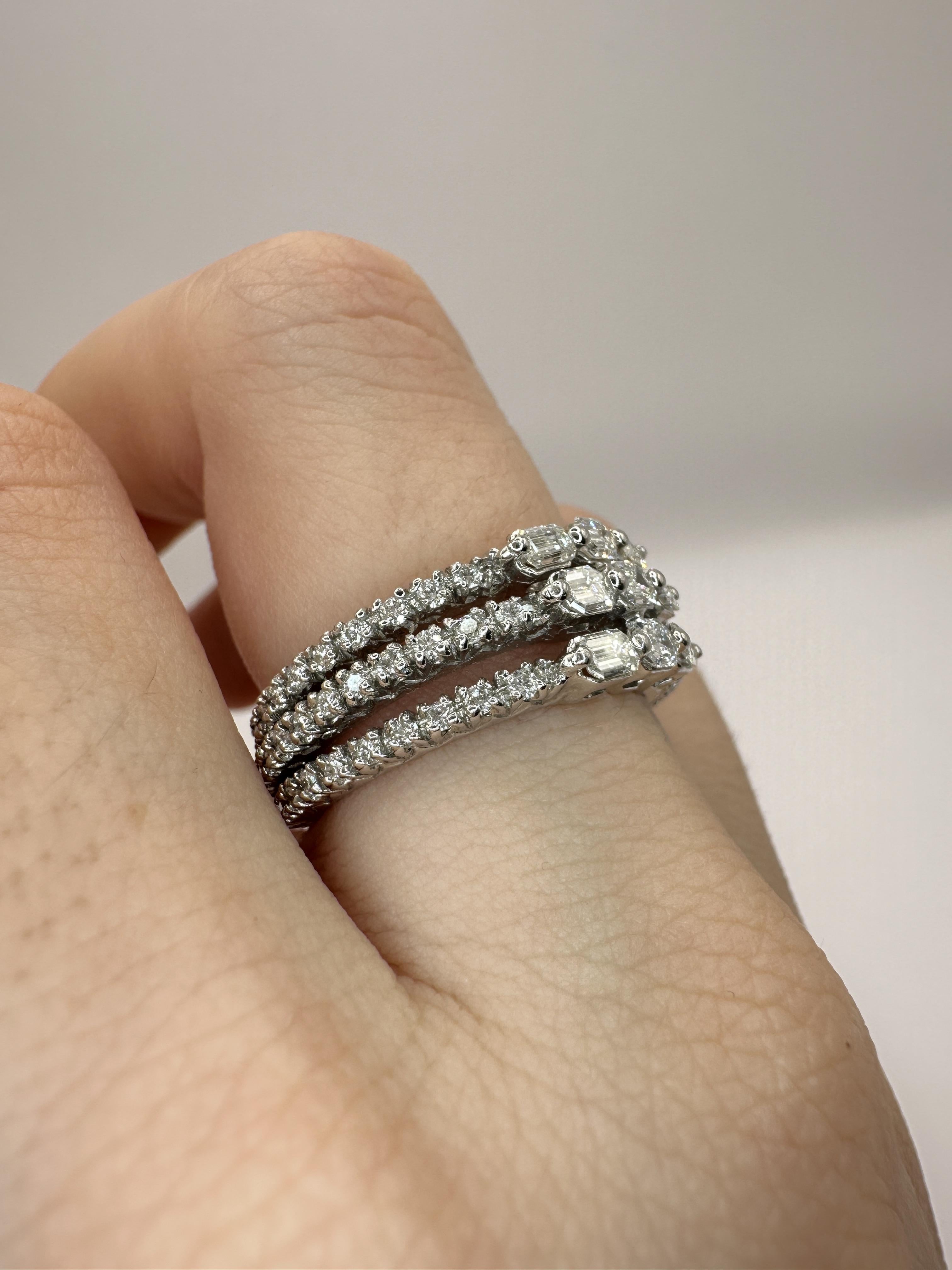 18k Smaragdschliff Diamantband Ring im Angebot 4