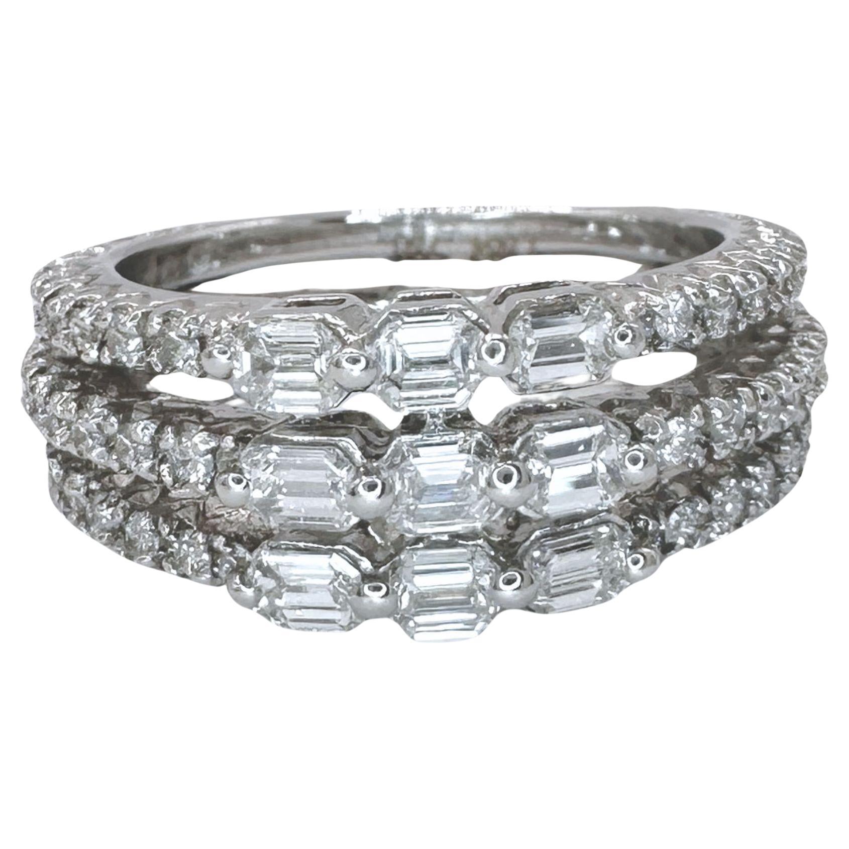 18k Smaragdschliff Diamantband Ring im Angebot