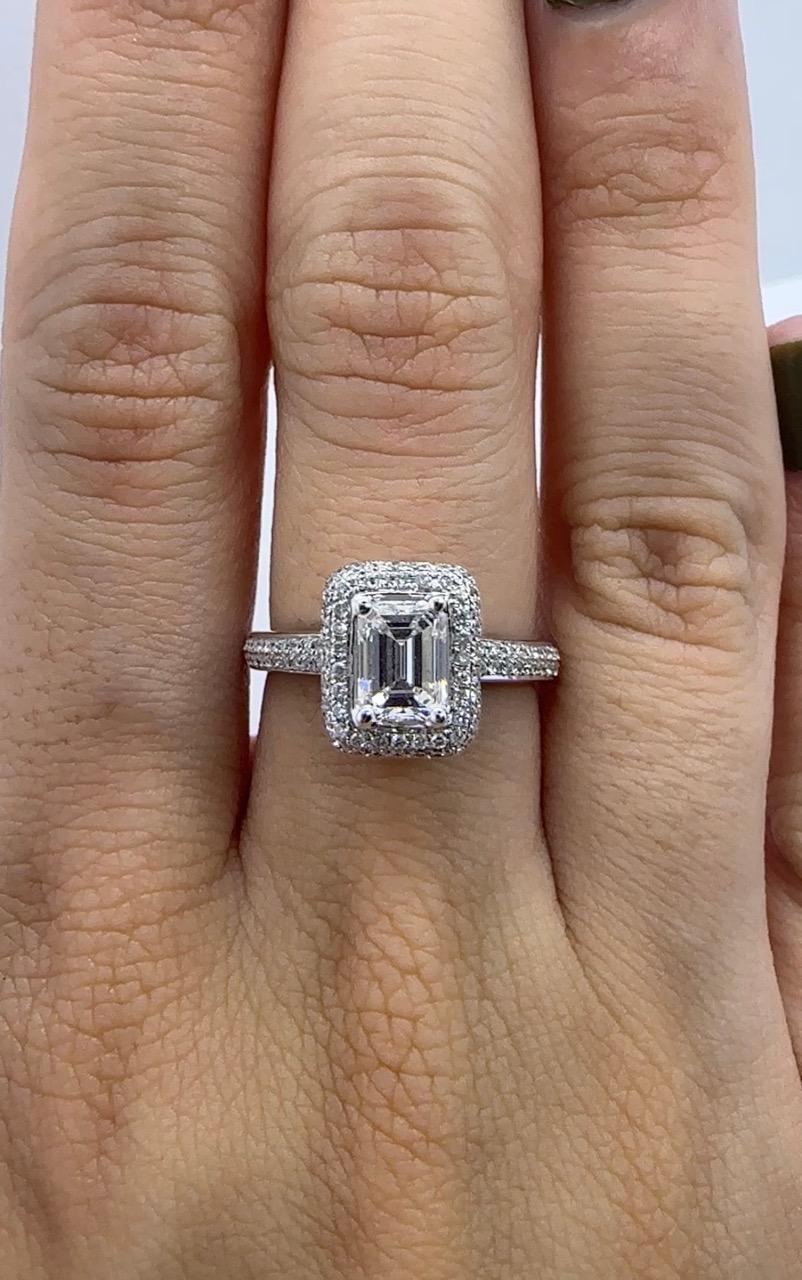 18k Emerald Cut Diamond Engagement Ring For Sale 2