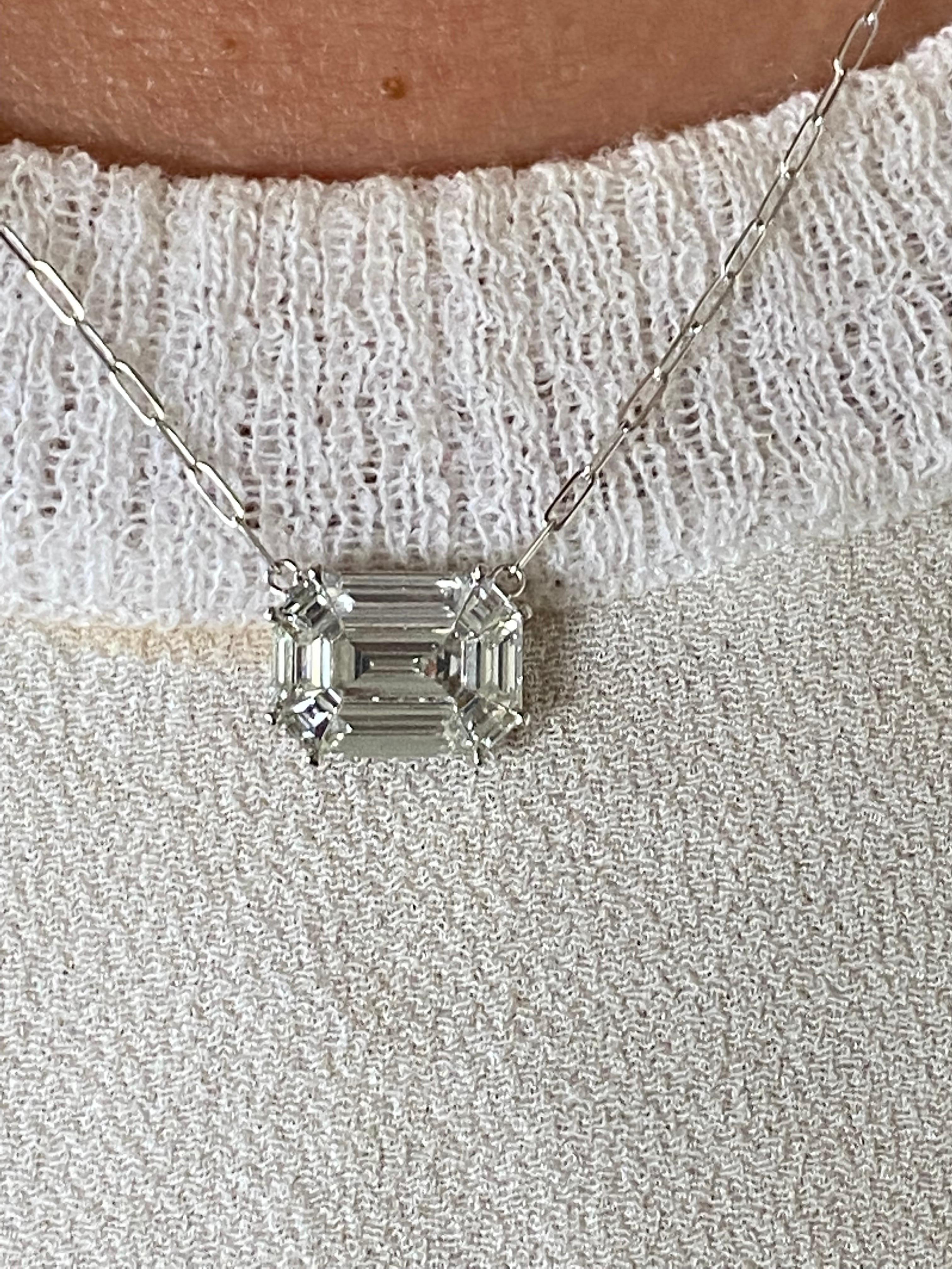 18K Emerald Cut Pendant 3 Carats In New Condition For Sale In Great Neck, NY