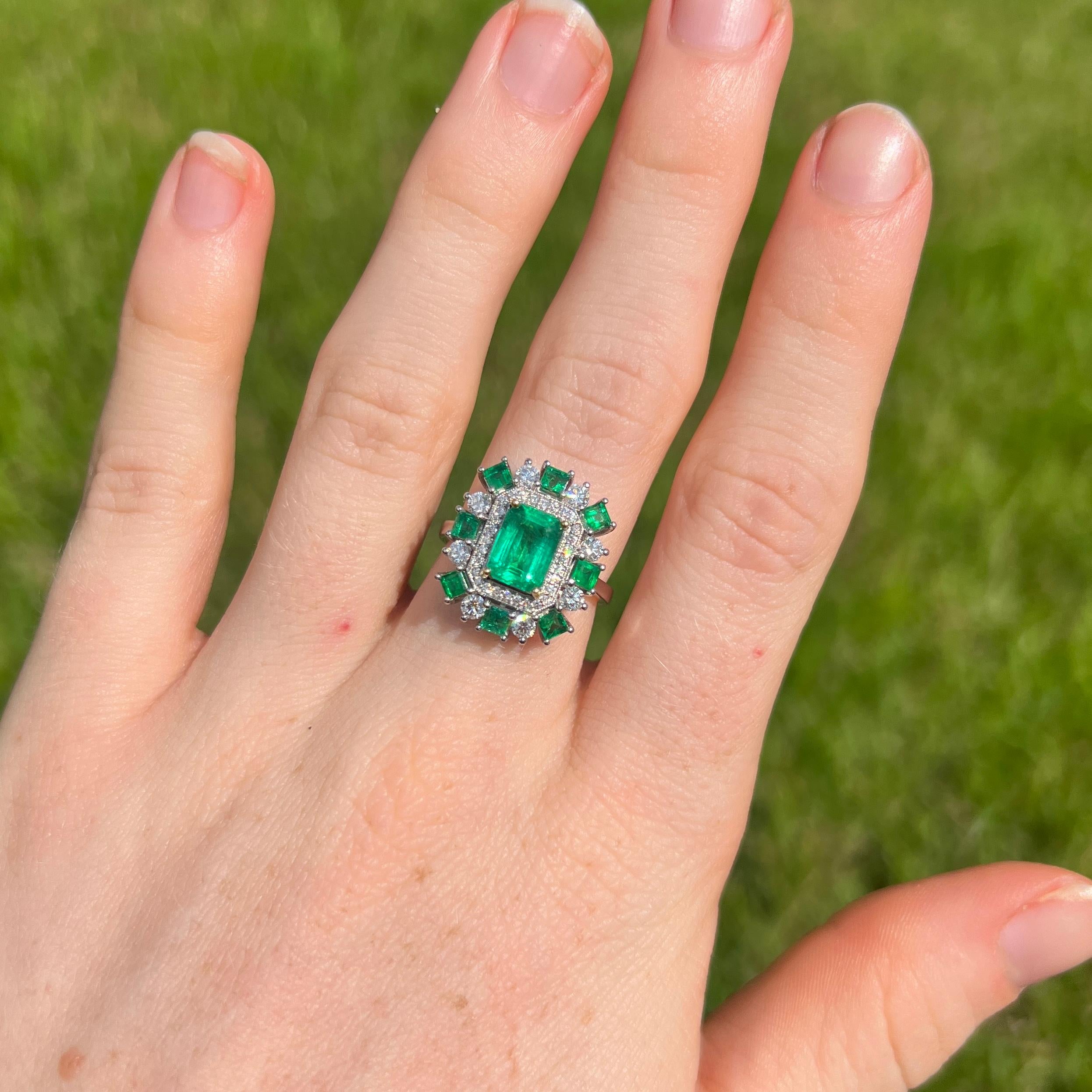 18k Emerald Diamond Ring For Sale 1