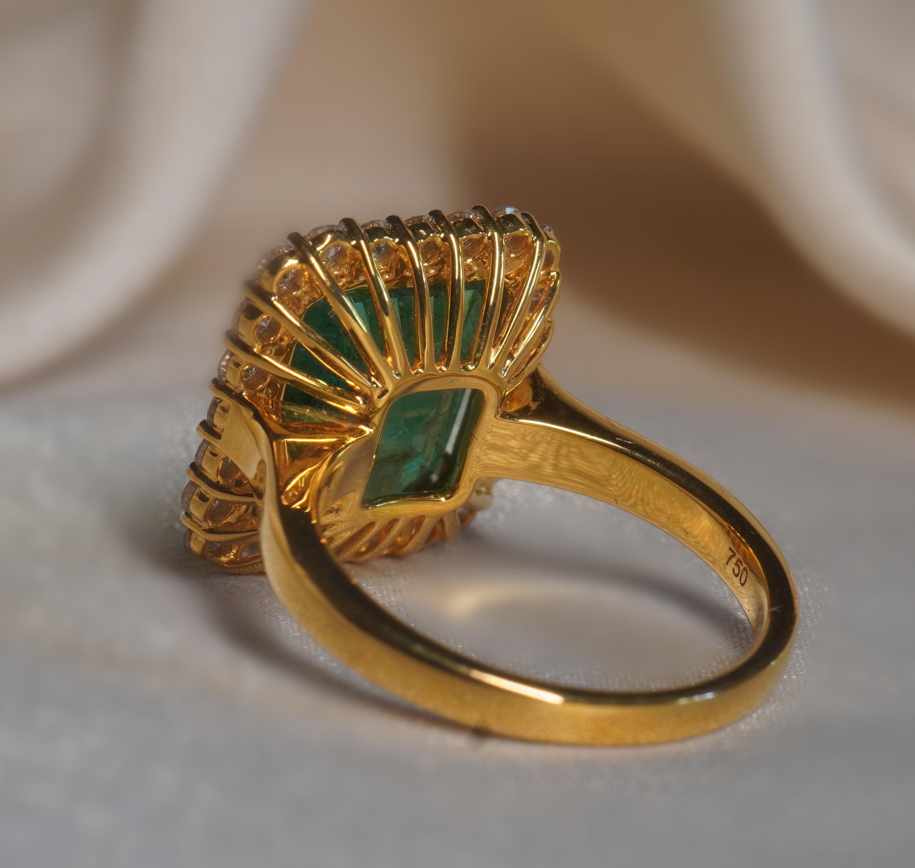 Women's 18K Emerald Diamond Ring Vintage GIA Certified Natural Fine VS Huge 5.62 Carats