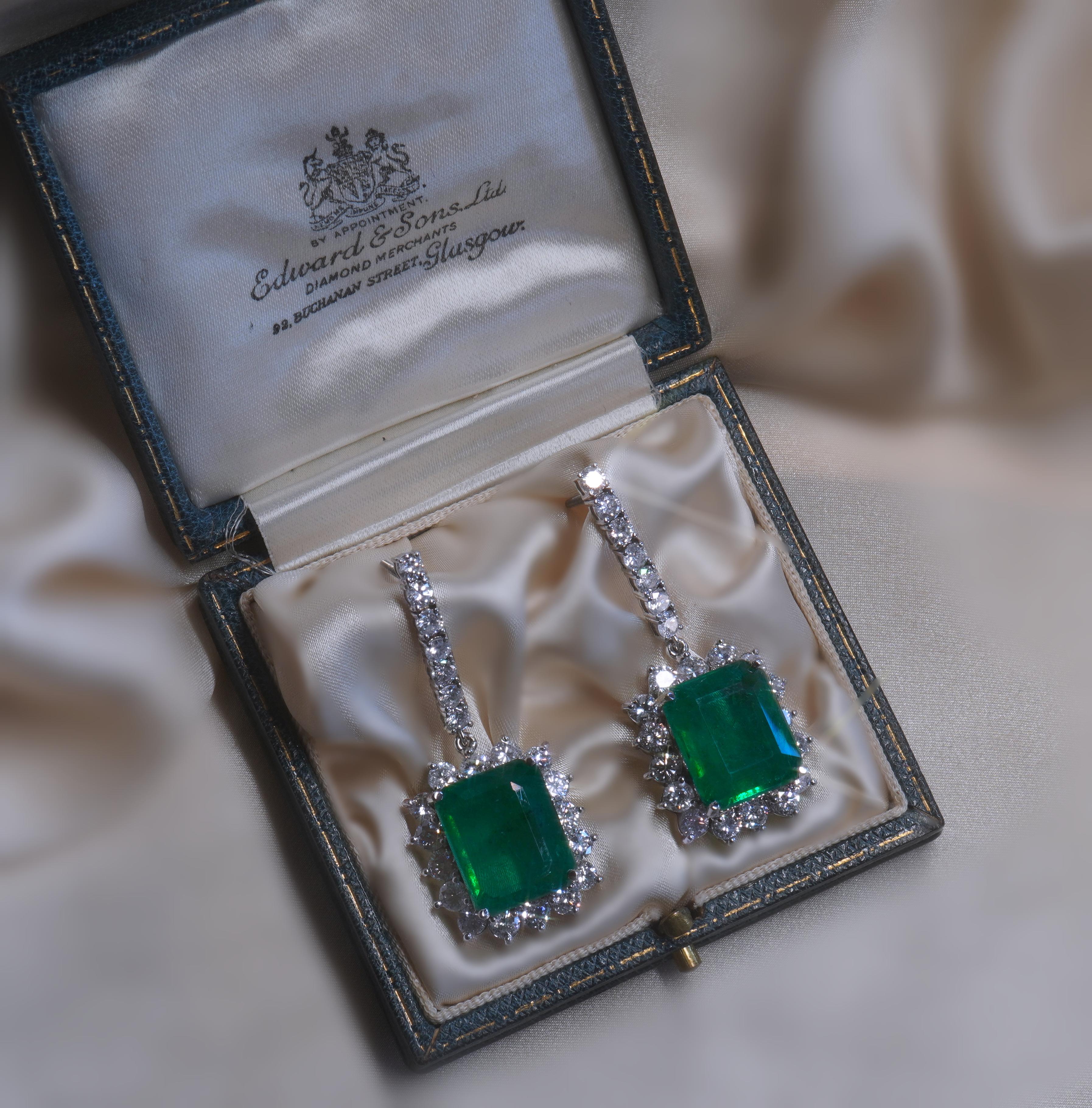 18K Emerald Earrings Diamond Vintage Certified GIA Natural VS Giant 24.12 Carats For Sale 5