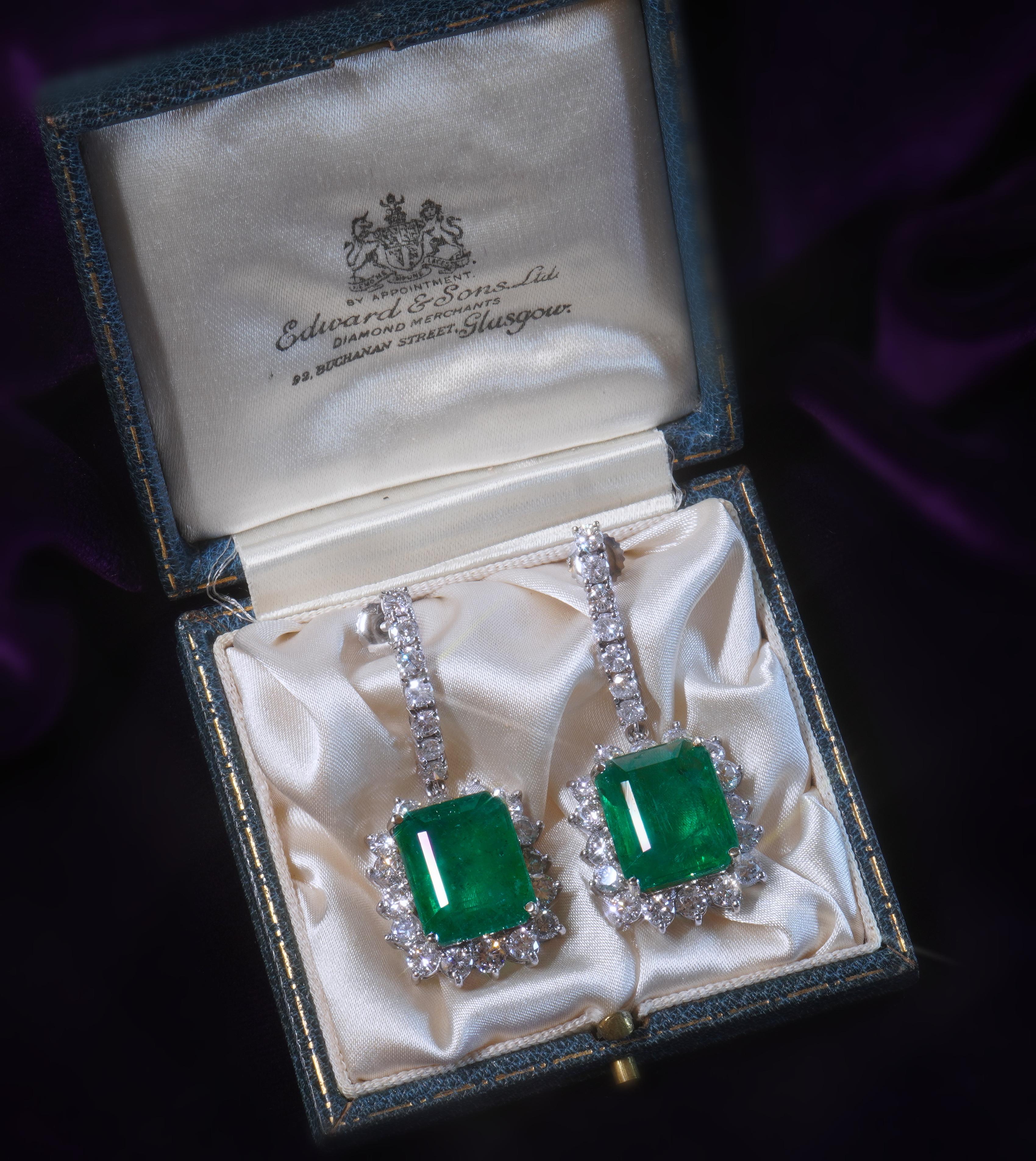 18K Emerald Earrings Diamond Vintage Certified GIA Natural VS Giant 24.12 Carats For Sale 2