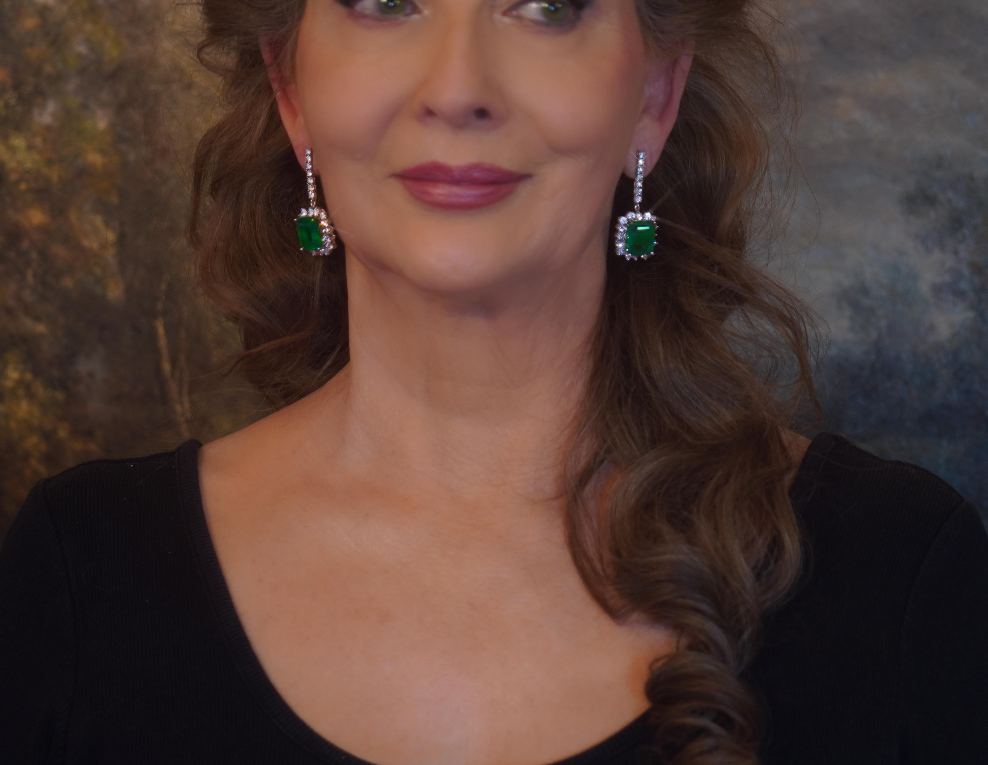 18K Emerald Earrings Diamond Vintage Certified GIA Natural VS Giant 24.12 Carats For Sale 4