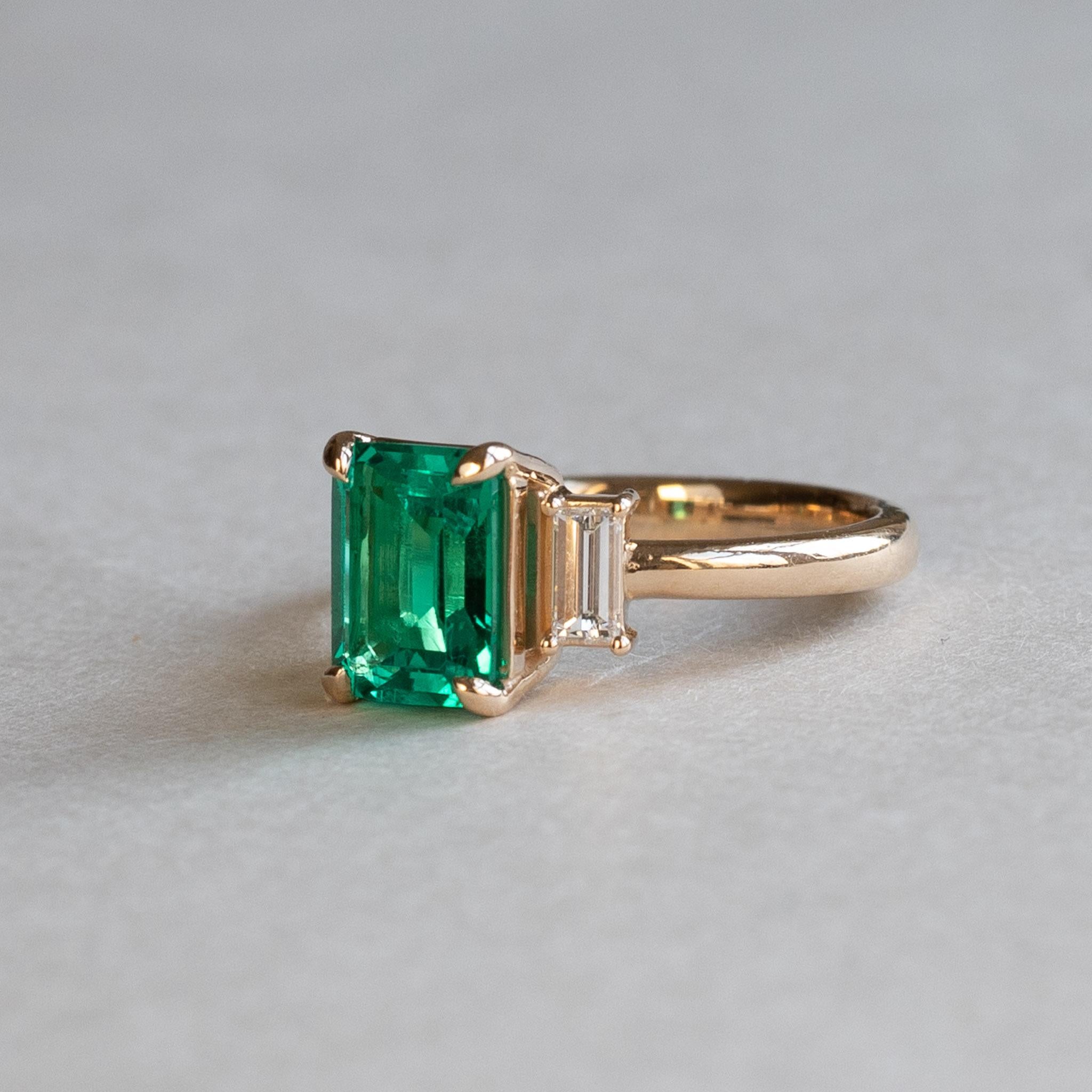 Art Deco 18k 1.4 Carat Lab Emerald with Baguette Diamonds Ring, Three Stone Ring For Sale