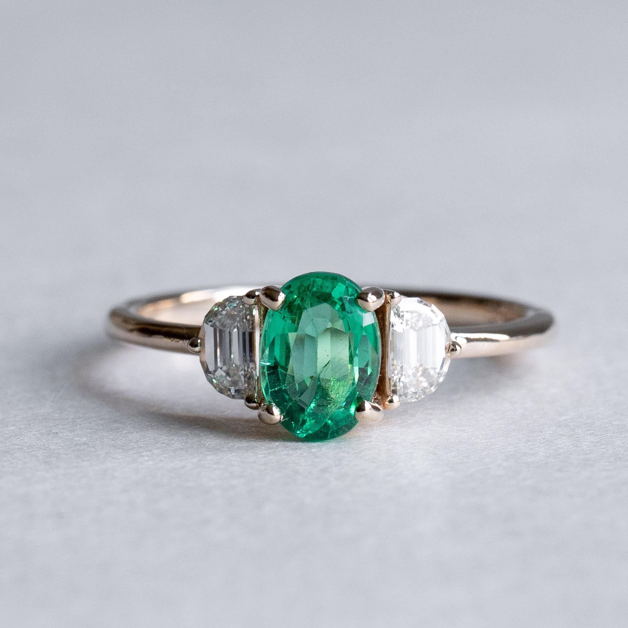 Oval Cut 18k Emerald With Half Moon Diamonds Ring