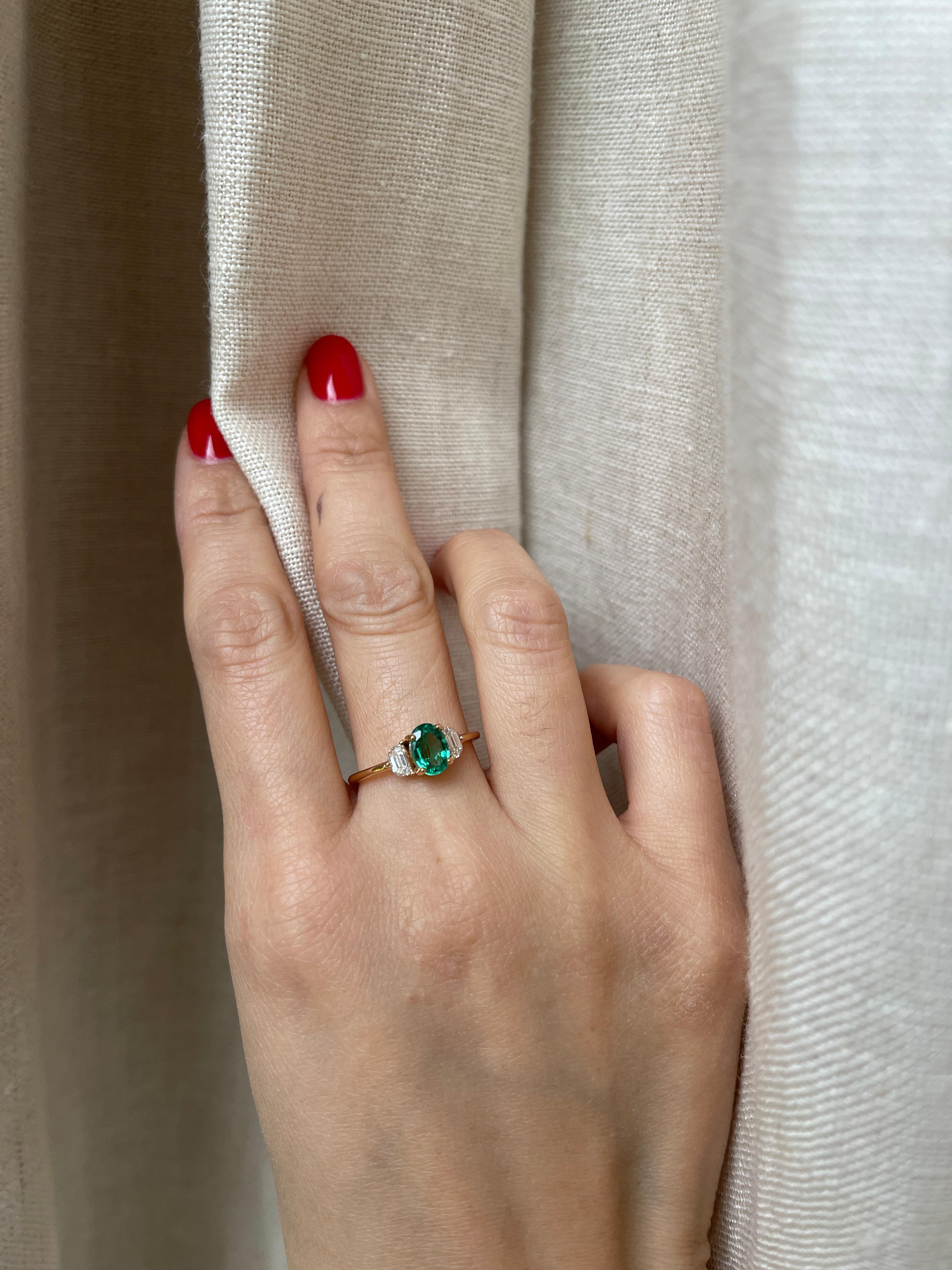 Women's 18k Emerald With Half Moon Diamonds Ring