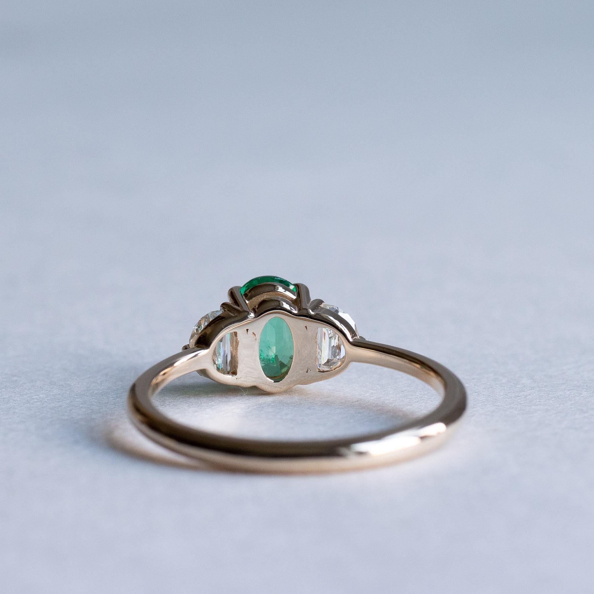 18k Emerald With Half Moon Diamonds Ring 1