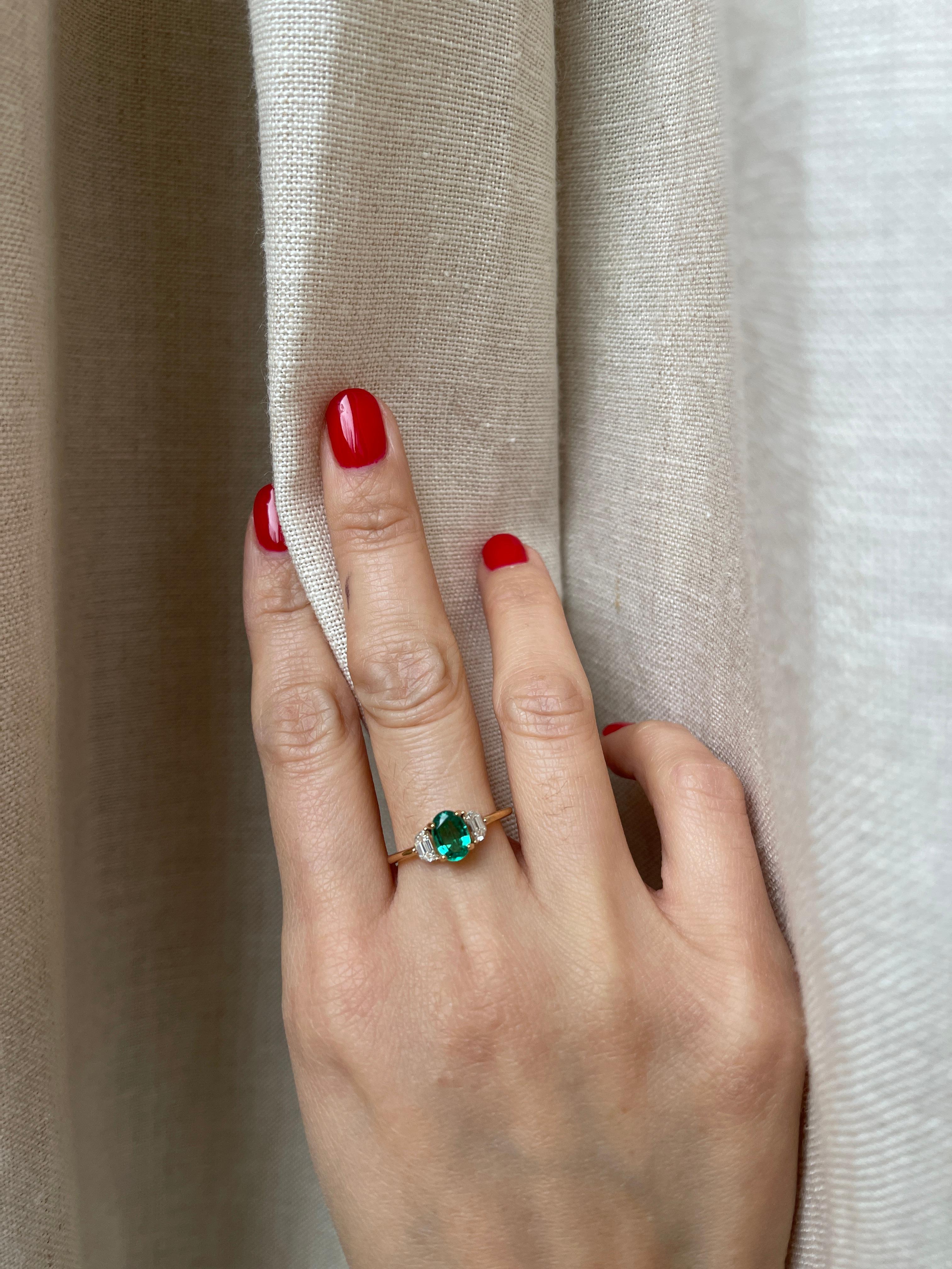 18k Emerald With Half Moon Diamonds Ring 2