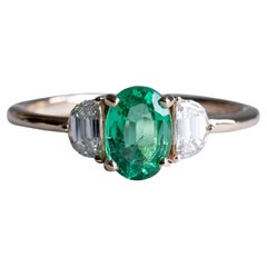 18k Emerald With Half Moon Diamonds Ring