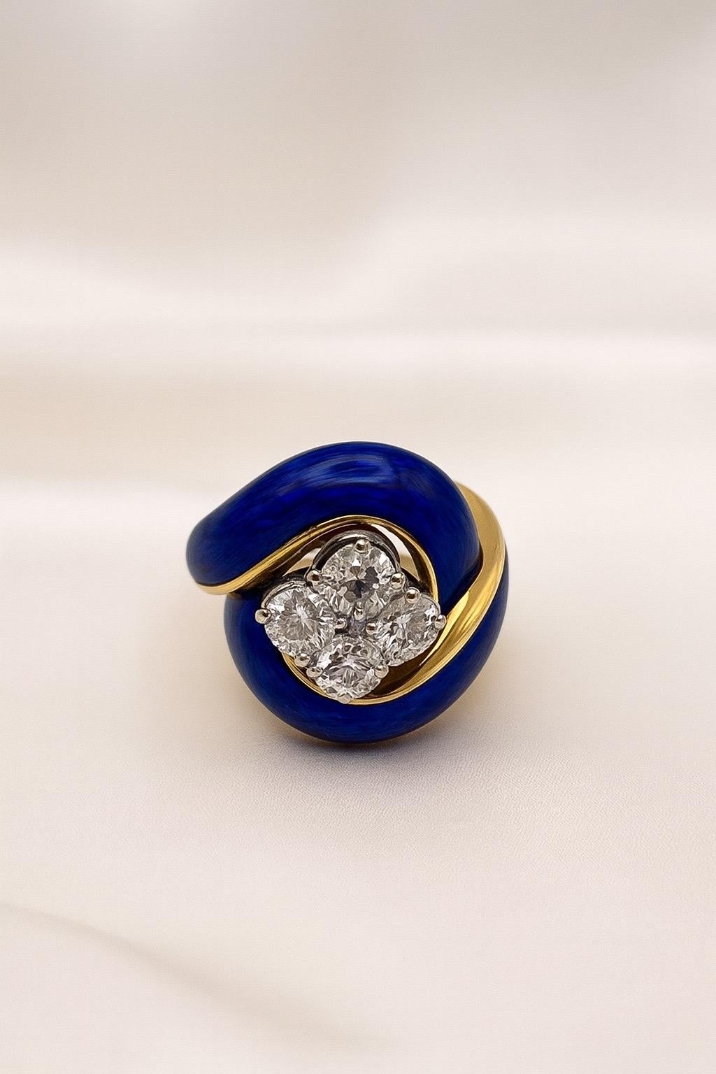 bague en émail 18k avec 4 diamants taille ancienne Excellent état - En vente à Firenze, FI