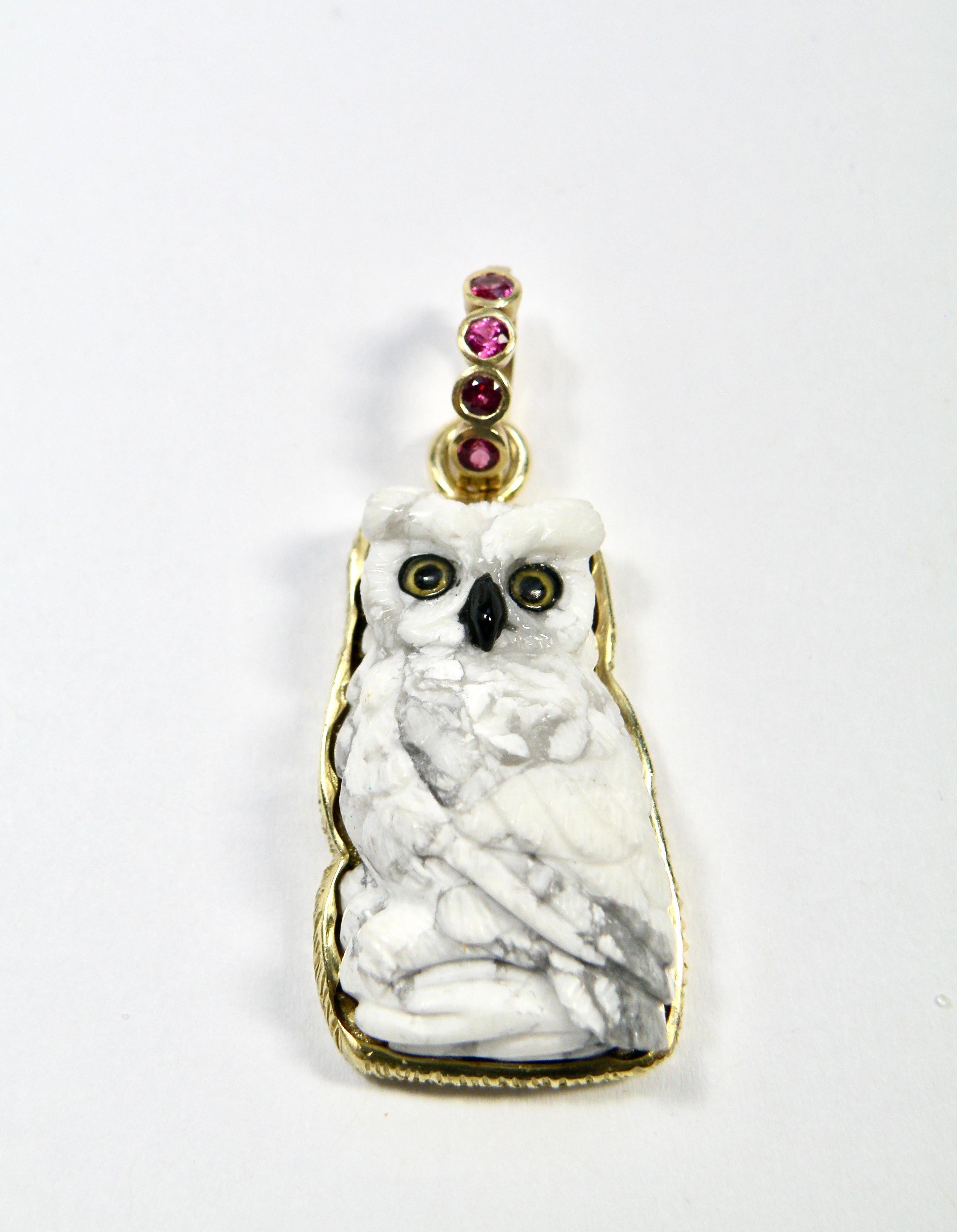 da uomo o donna 18k enhancer, carved Howlite Owl pendant with sapphire bail in vendita