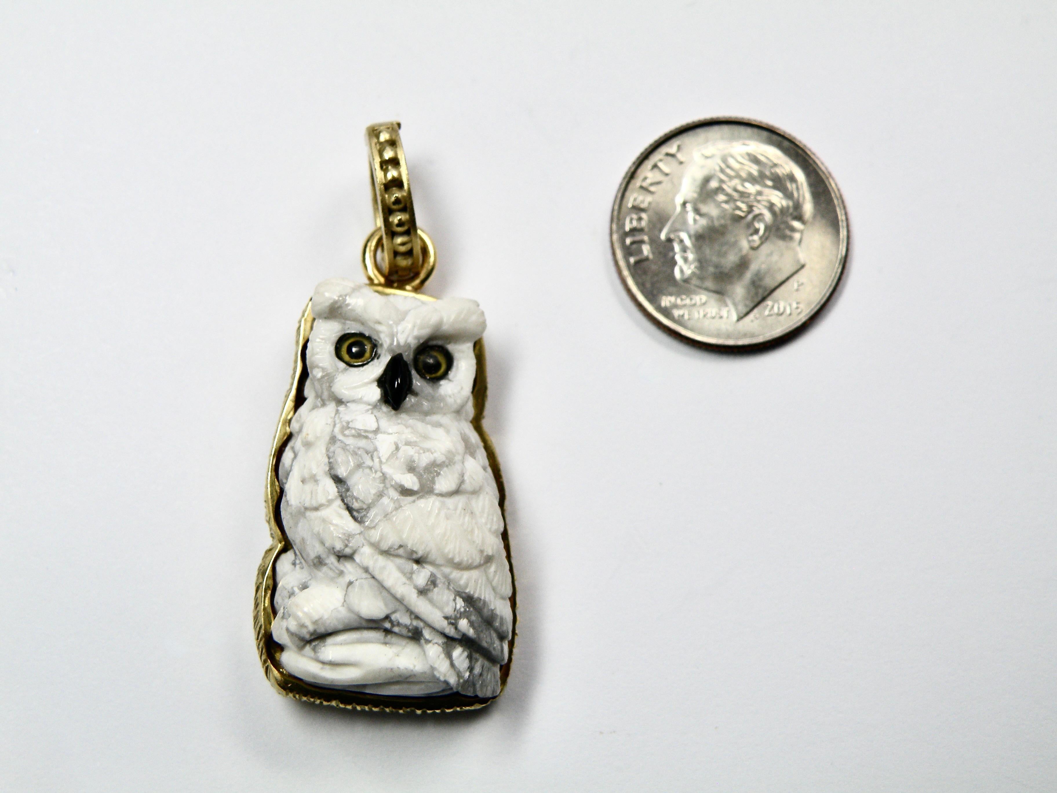 18k enhancer, carved Howlite Owl pendant with sapphire bail in vendita 2