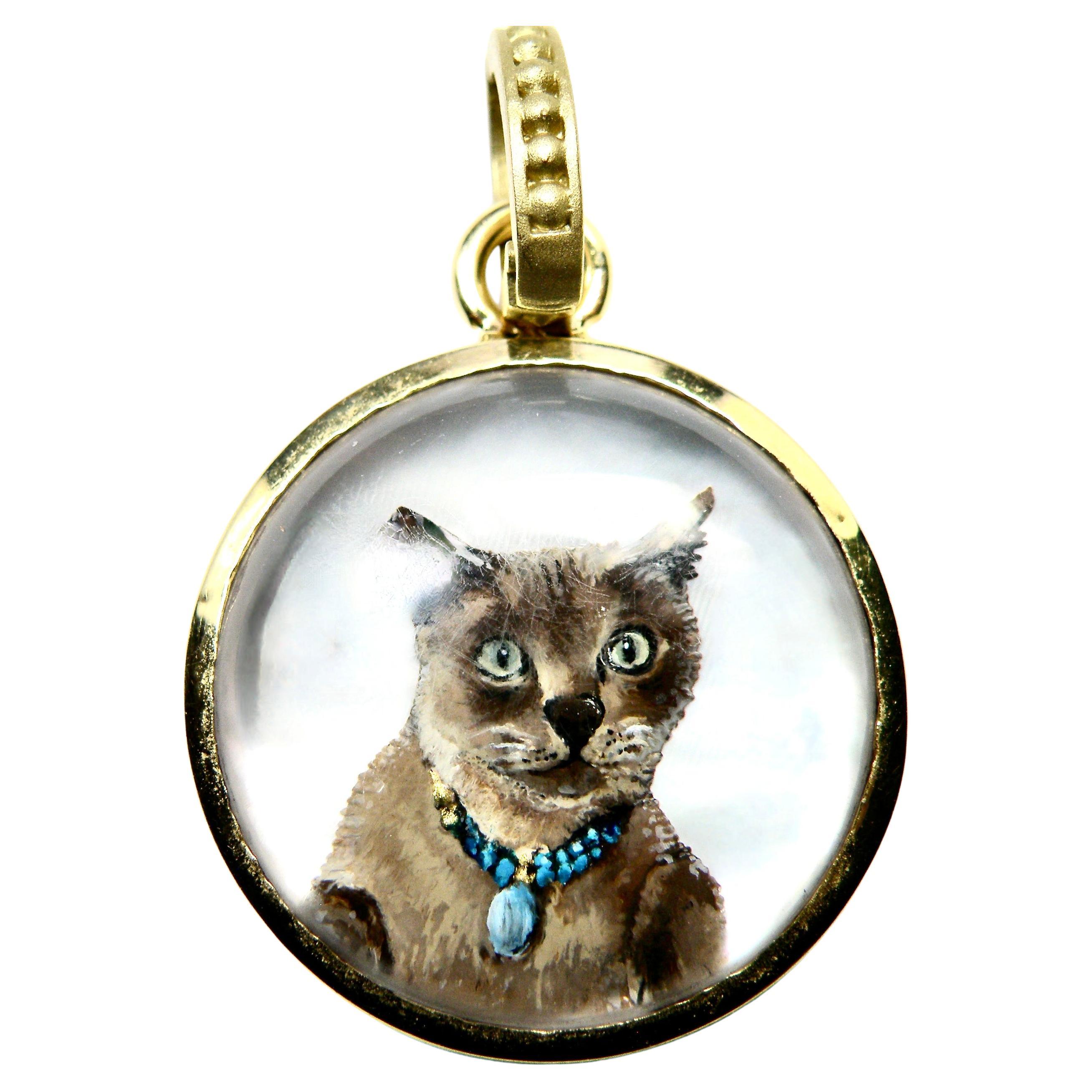 Contemporaneo Potenziatore a 18k,  gatto siamese dipinto a mano, cristallo invertito, cauzione in zaffiro blu. in vendita