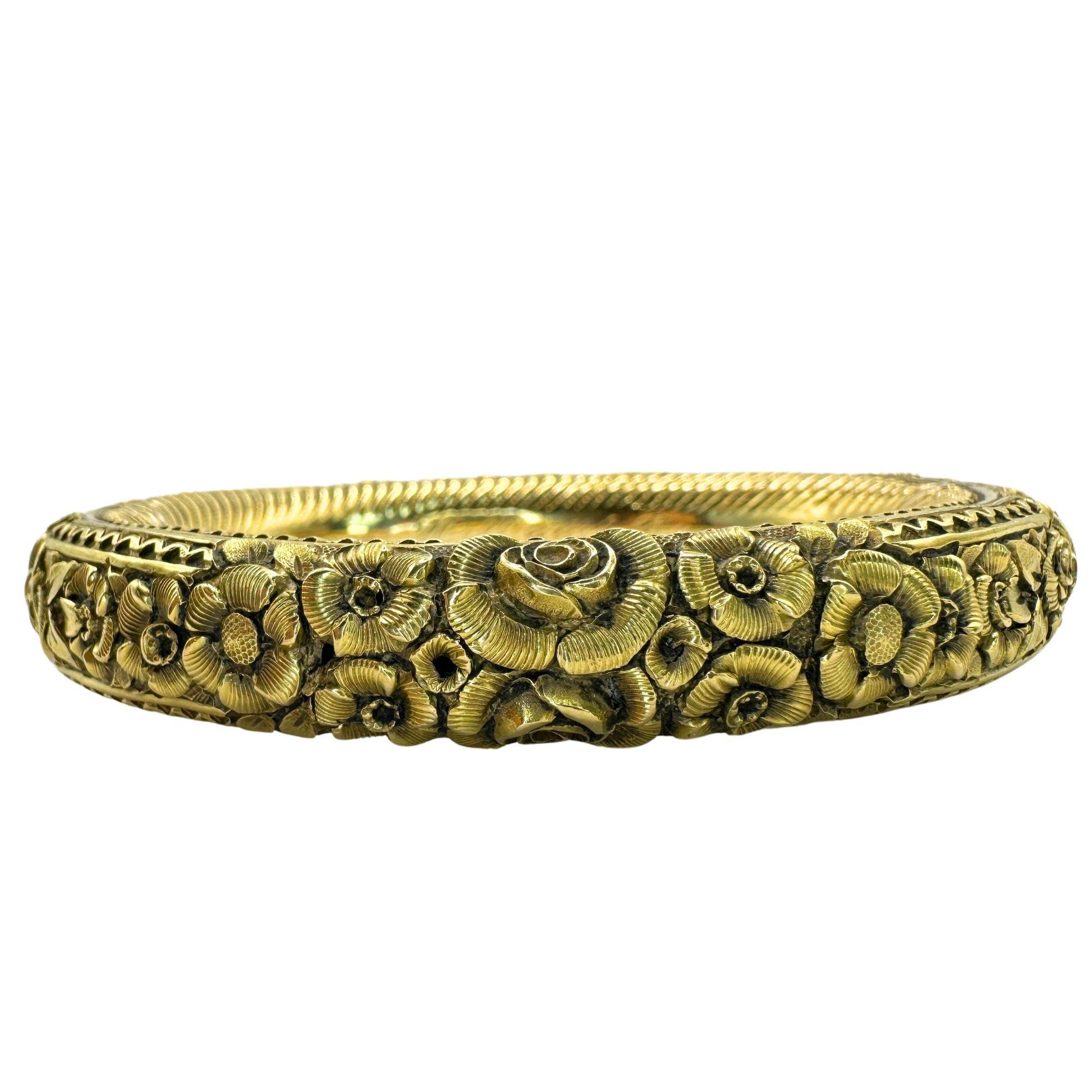 18k Nachlass-Armreif mit floralem Design im Zustand „Gut“ in New York, NY