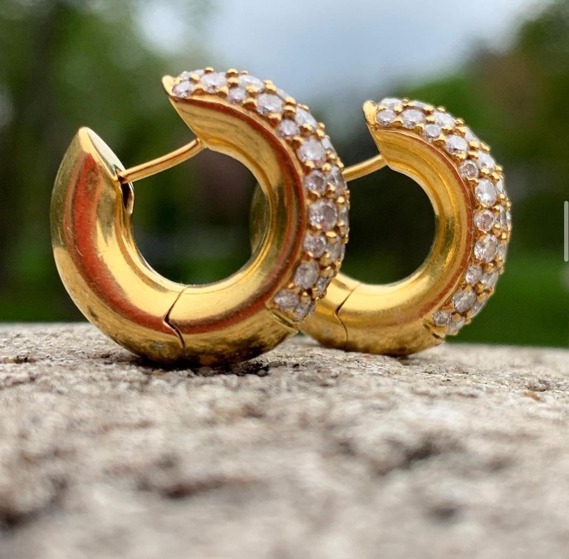 Abbracci con diamanti 18k Estate in vendita 1