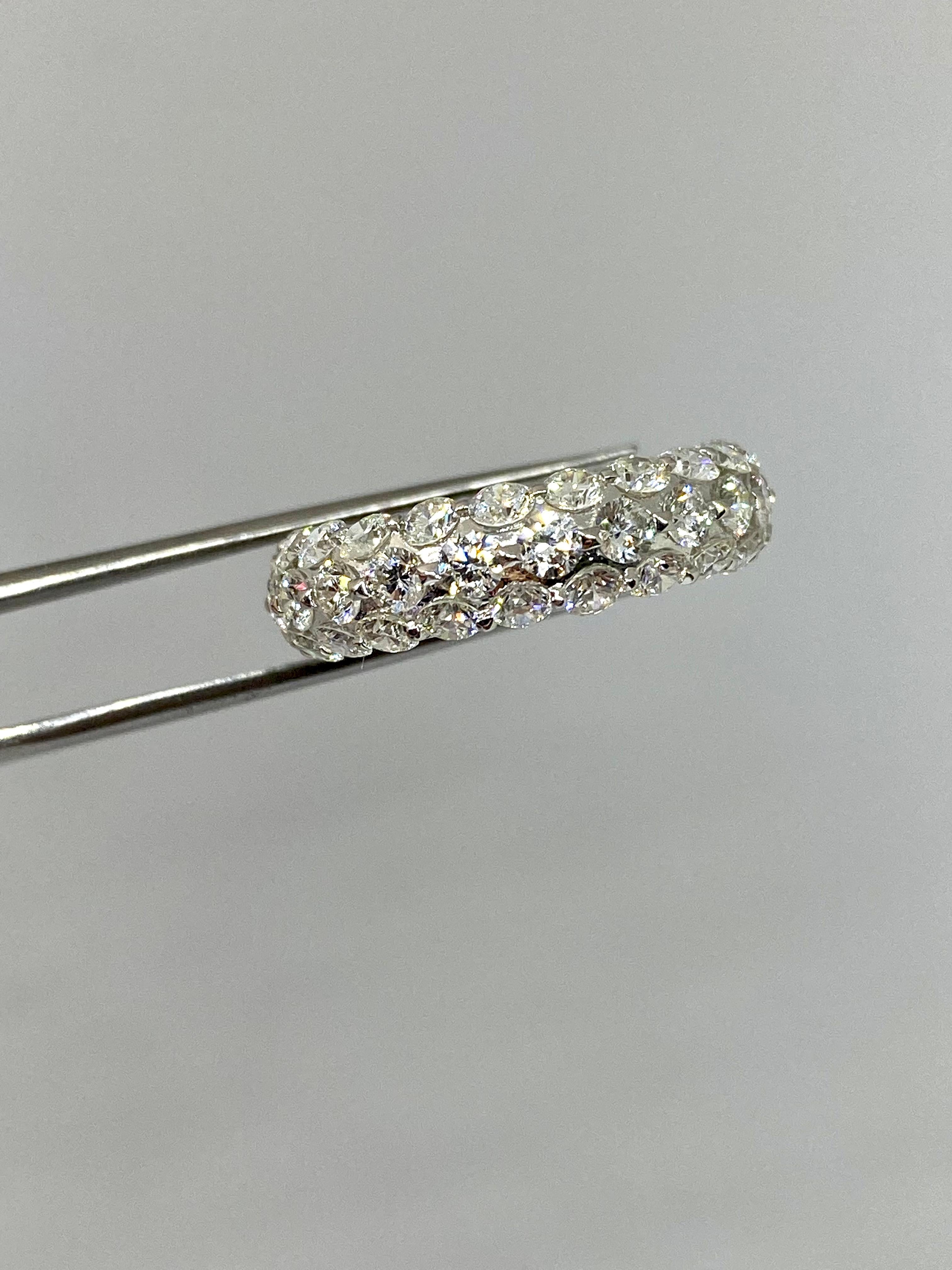 Round Cut 18k Eternity Diamond Ring For Sale
