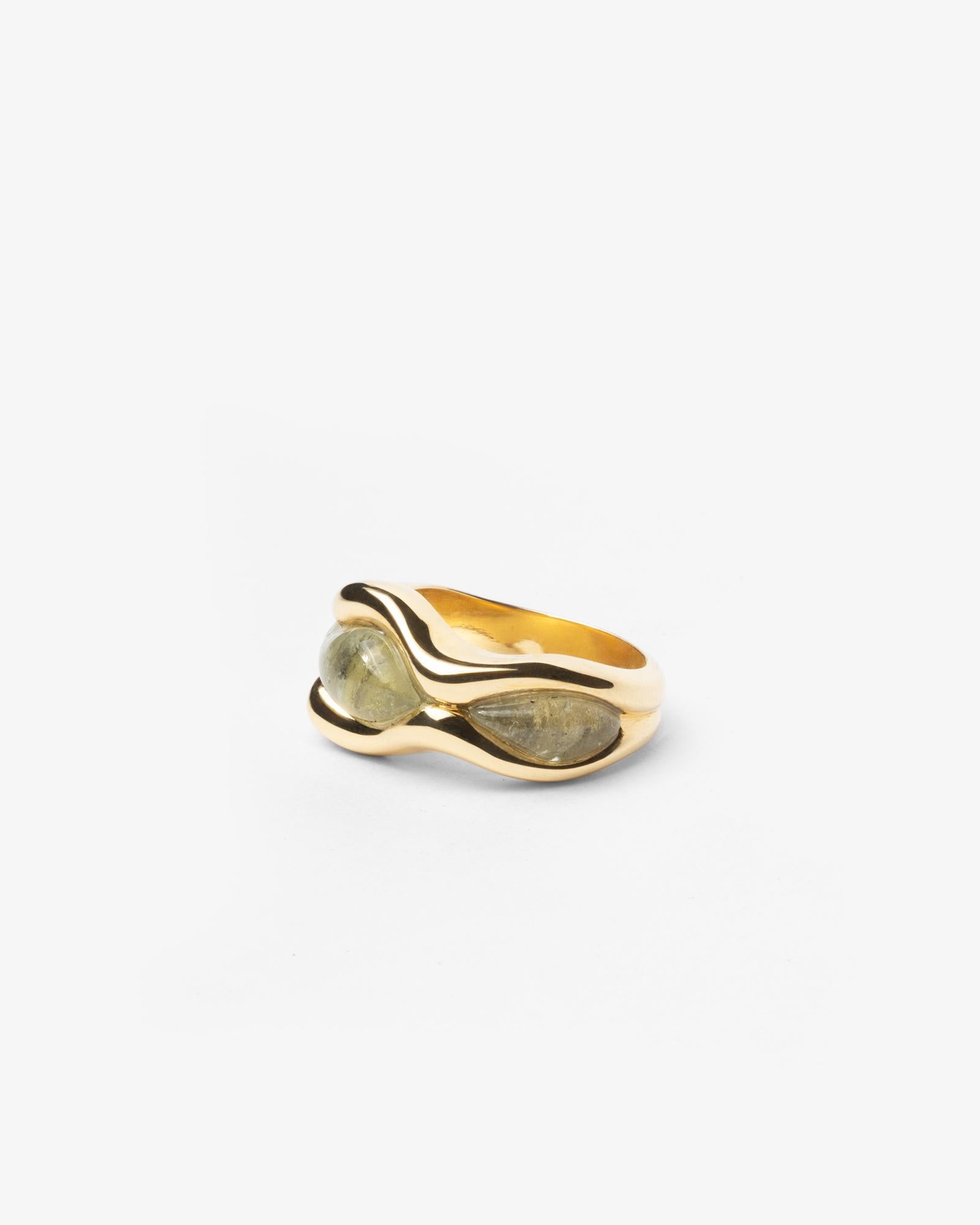18k Ethical Yellow Gold and Aquamarine SU Wave Ring In New Condition For Sale In London, GB