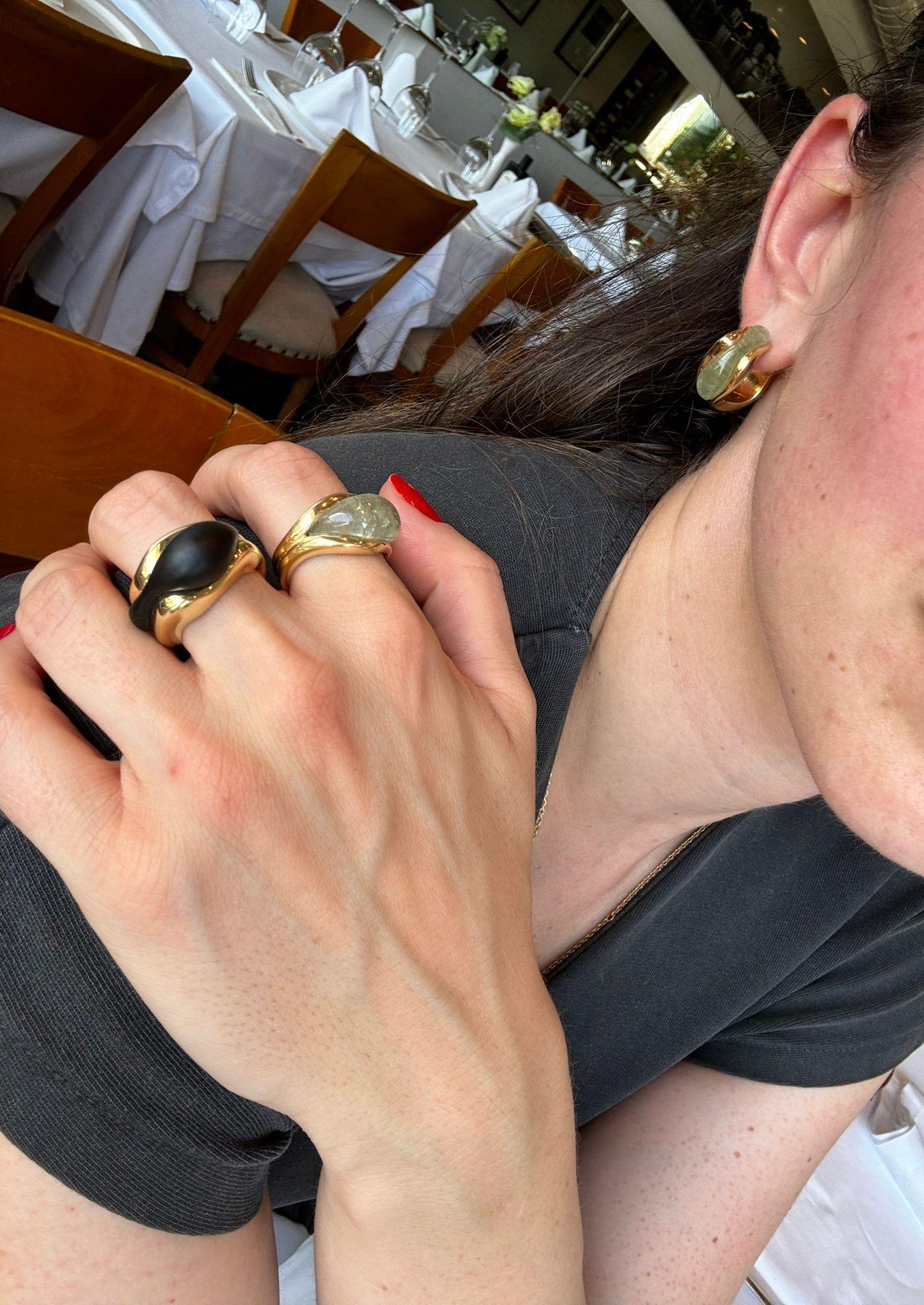 Bague éthique en or jaune 18 carats et aventurine SU Droplet en vente 5