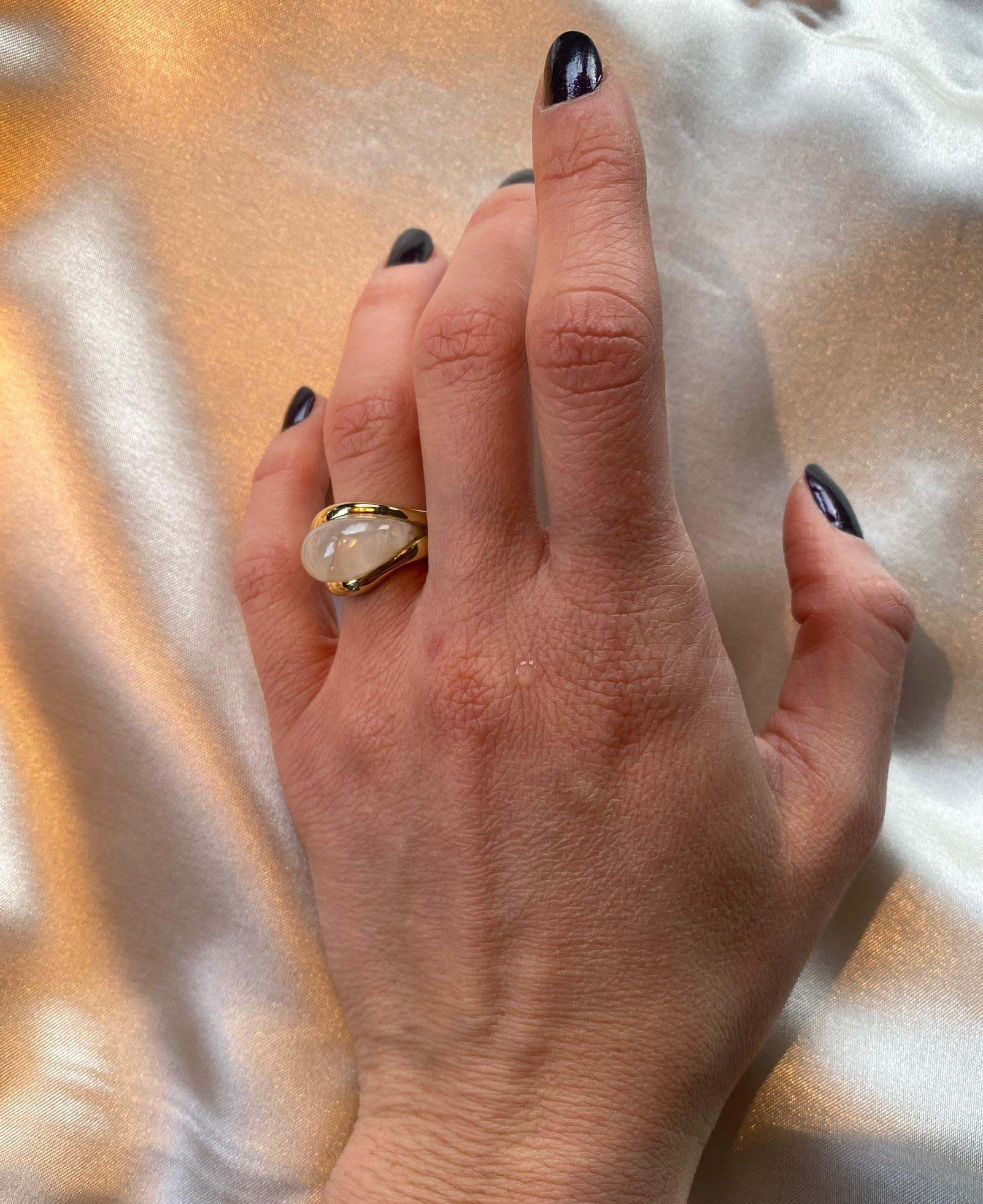 Bague éthique en or jaune 18 carats et aventurine SU Droplet en vente 10