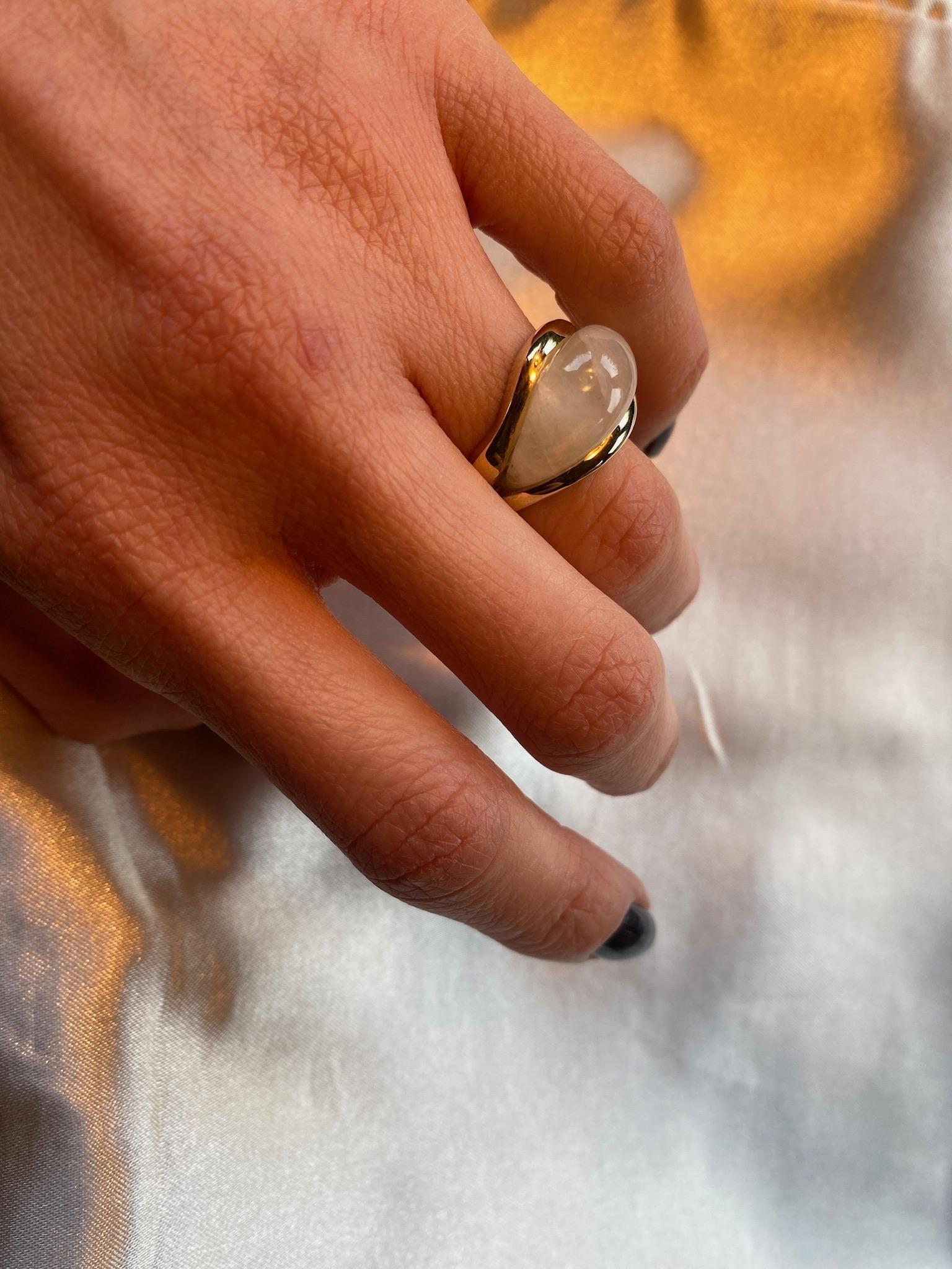 Bague éthique en or jaune 18 carats et aventurine SU Droplet en vente 11