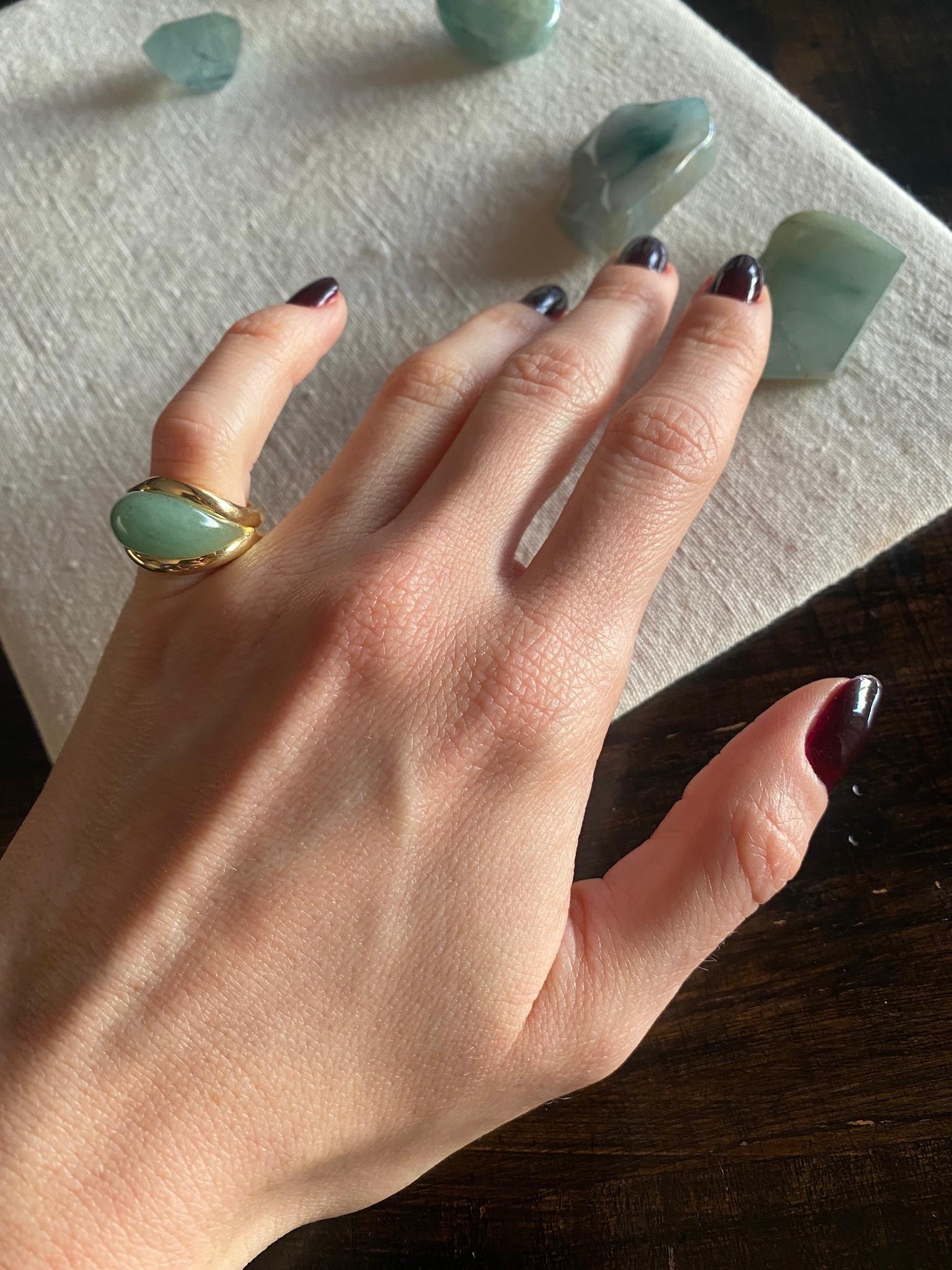 Bague éthique en or jaune 18 carats et aventurine SU Droplet en vente 2