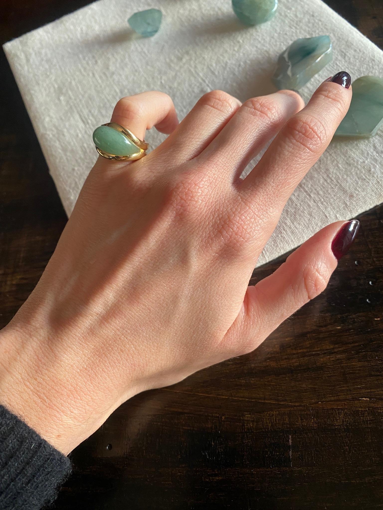 Bague éthique en or jaune 18 carats et aventurine SU Droplet en vente 3