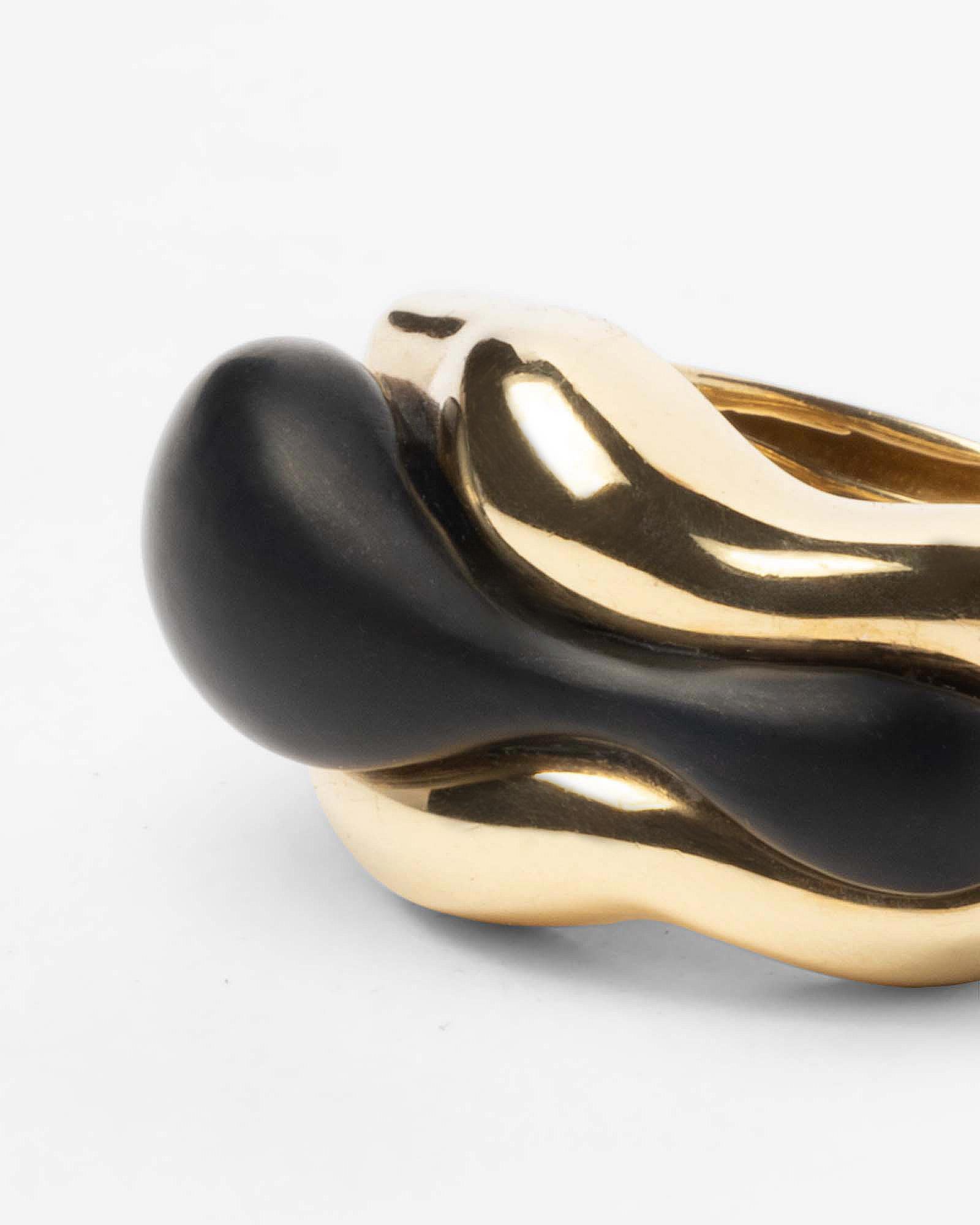 18 Karat ethisches Gelbgold und mattschwarzer Onyx SU Wave Ring Groß für Damen oder Herren im Angebot