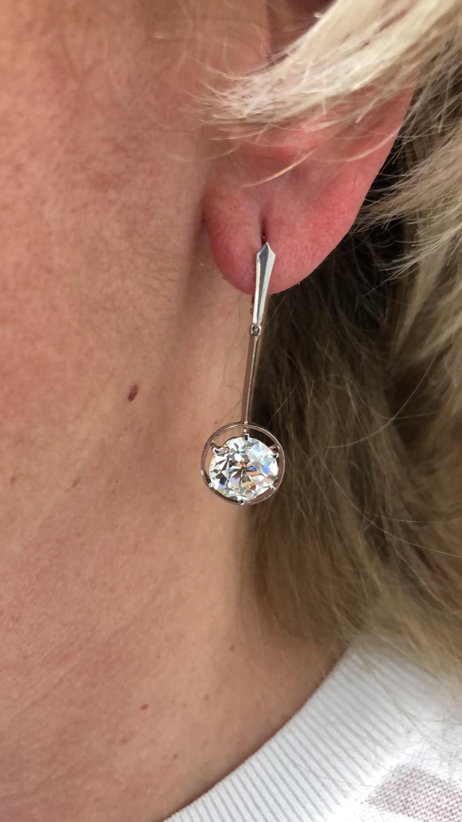 Taille ronde Boucles d'oreilles en diamant de taille européenne 18 carats en vente