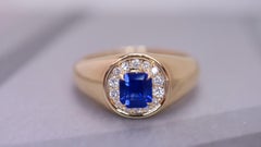 Bague 18 carats au design exquis Saphir bleu royal incrusté de diamants