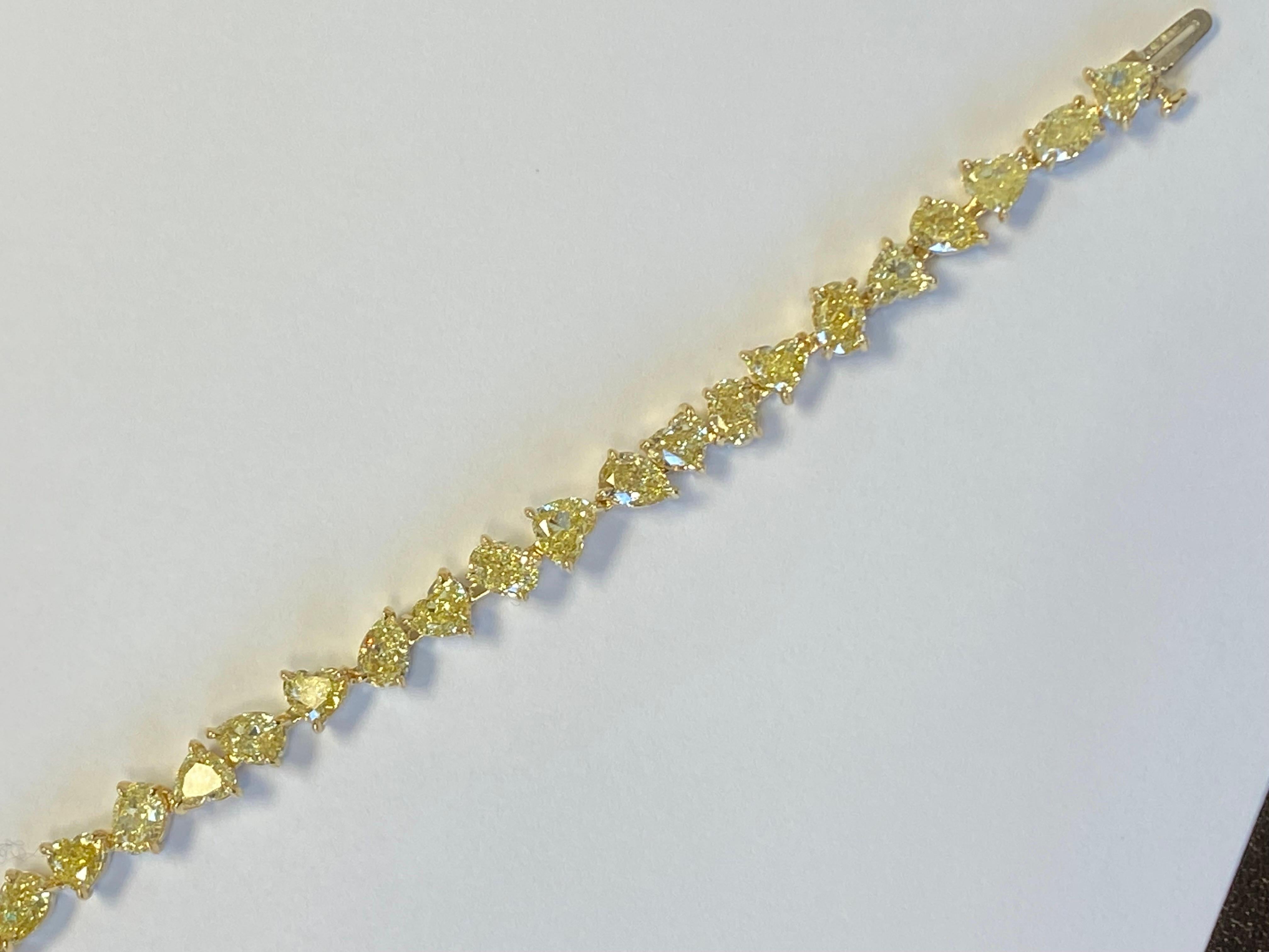 Modern 18K Fancy Yellow Diamond Tennis Bracelet 15 Carats For Sale