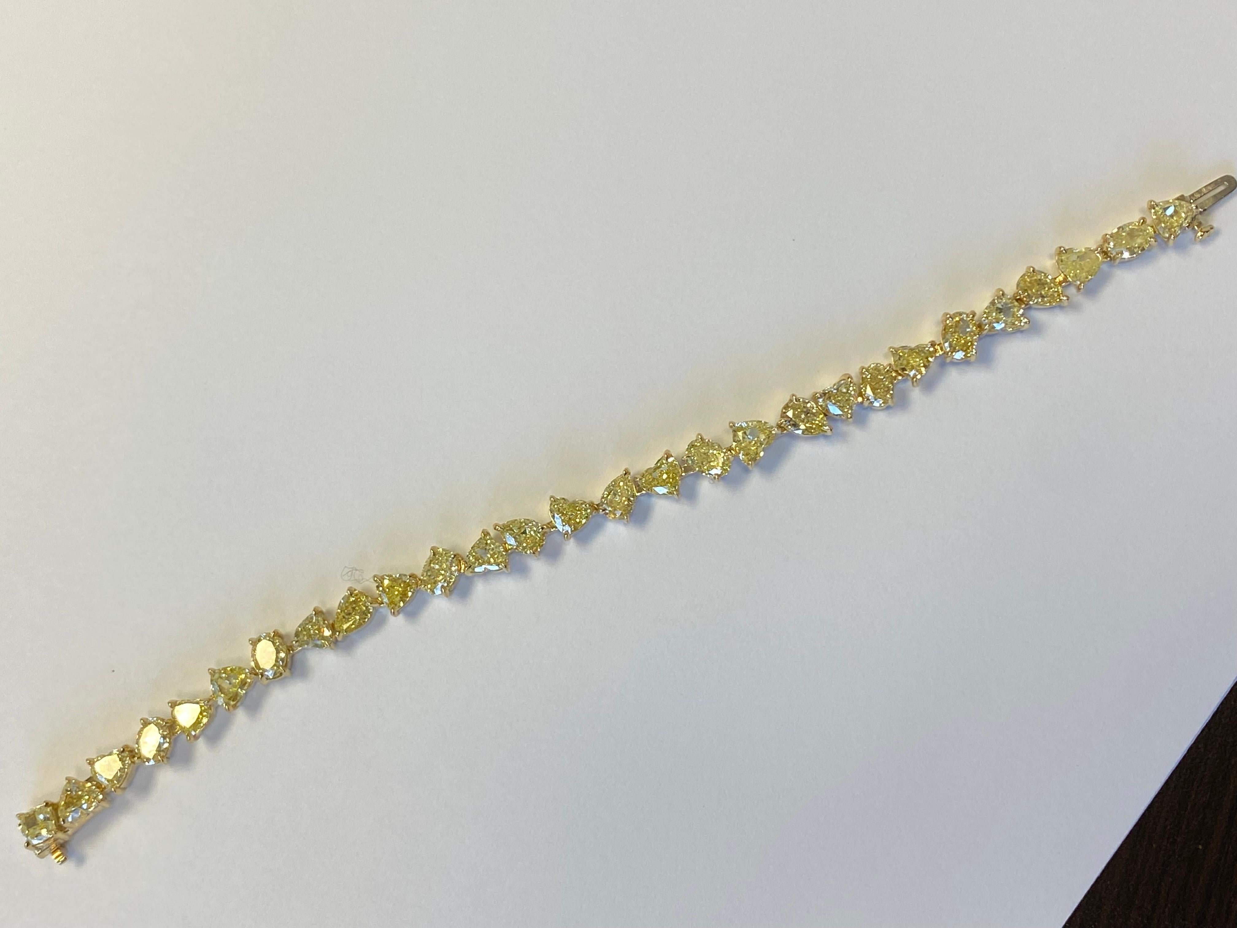 18K Fancy Yellow Diamond Tennis Bracelet 15 Carats In New Condition For Sale In Great Neck, NY
