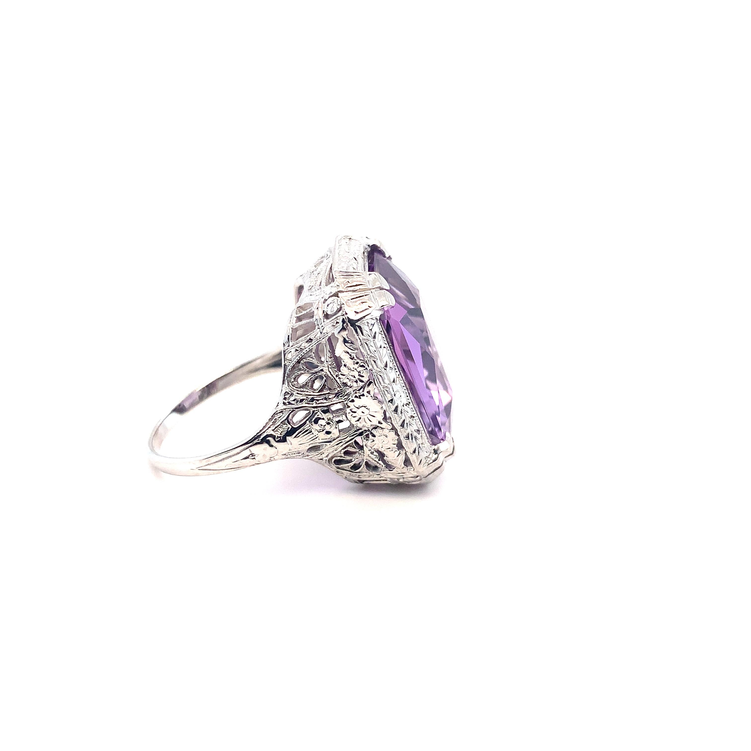18K Filigree Art Deco Large 9 Carat Amethyst Ring In Excellent Condition For Sale In Big Bend, WI