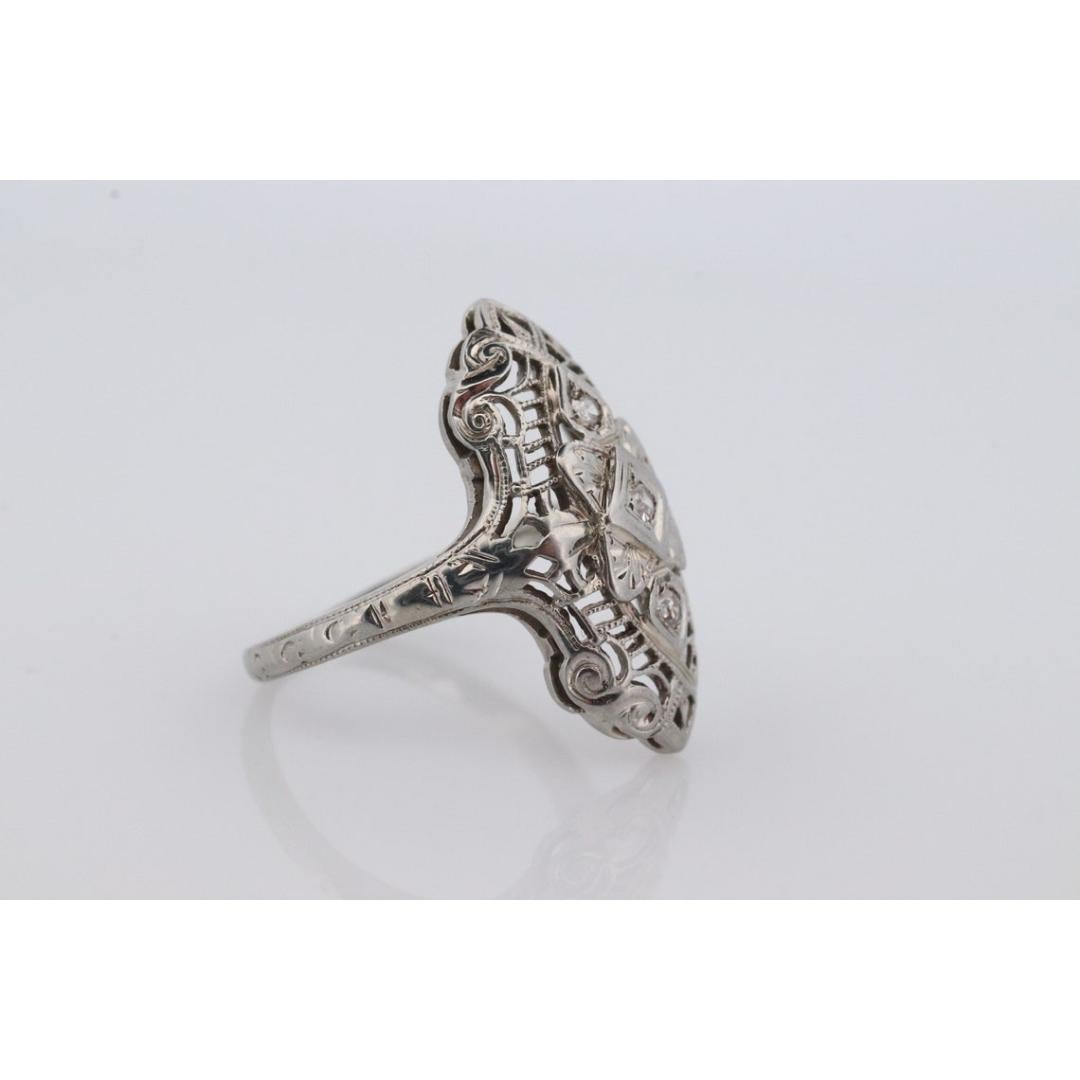 18k Filigree three diamond shield ring. 18k Art Deco trio triple diamond shield In Good Condition For Sale In Port Charlotte, FL