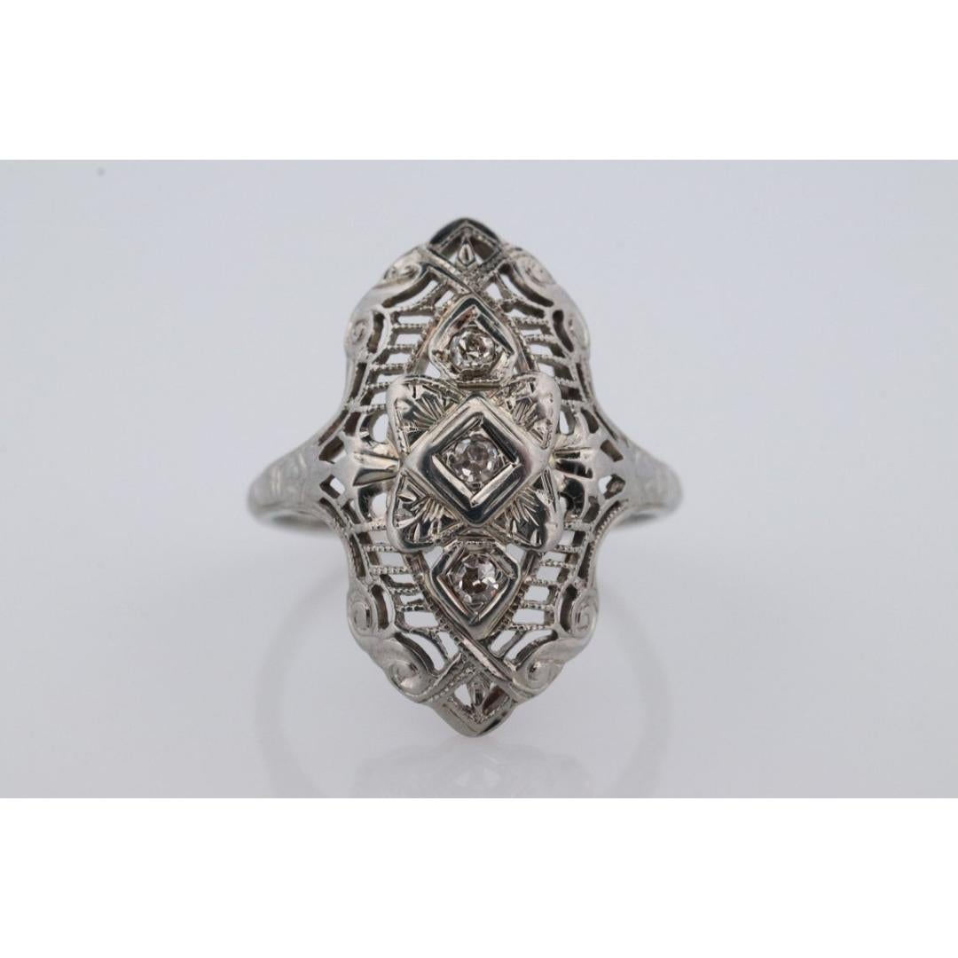 18k Filigree three diamond shield ring. 18k Art Deco trio triple diamond shield For Sale 2