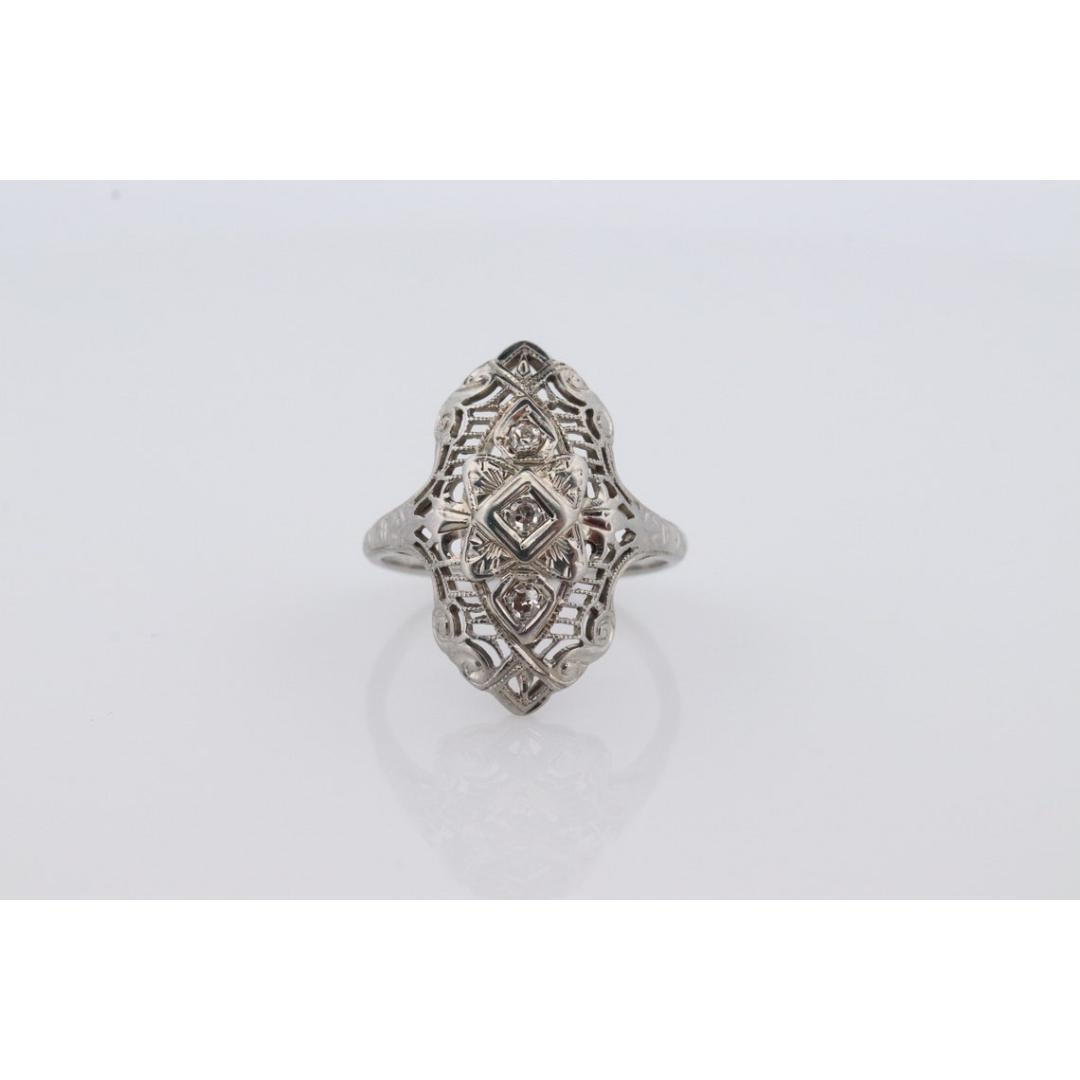 18k Filigree three diamond shield ring. 18k Art Deco trio triple diamond shield For Sale 3