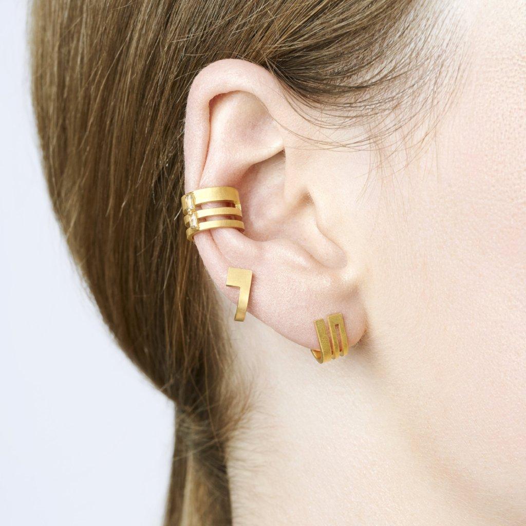 Artisan 18K Fine Gold Square Curve Earrings For Sale