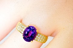 Bague 18 carats, diamant blanc fin et améthyste violet royale raffinée
