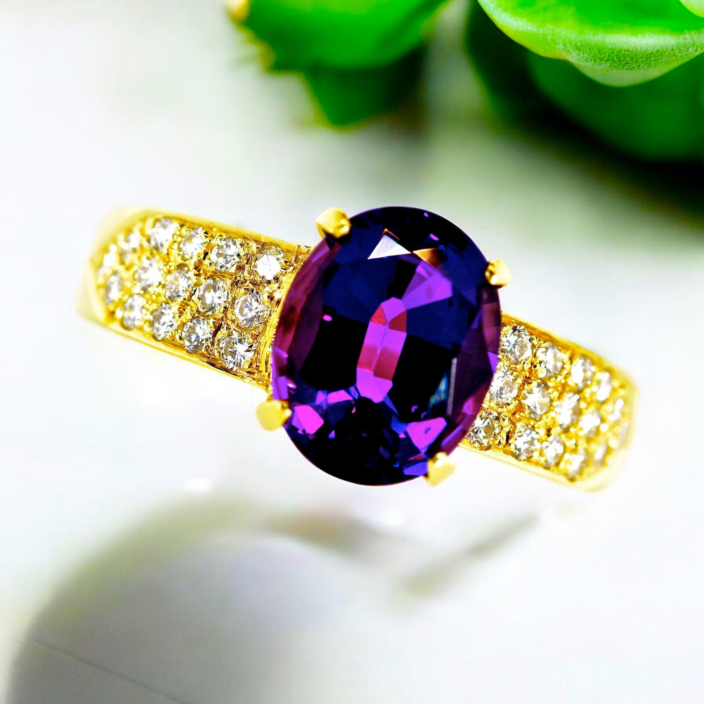 Bague 18 carats, diamant blanc fin et améthyste violet royale raffinée Pour femmes en vente