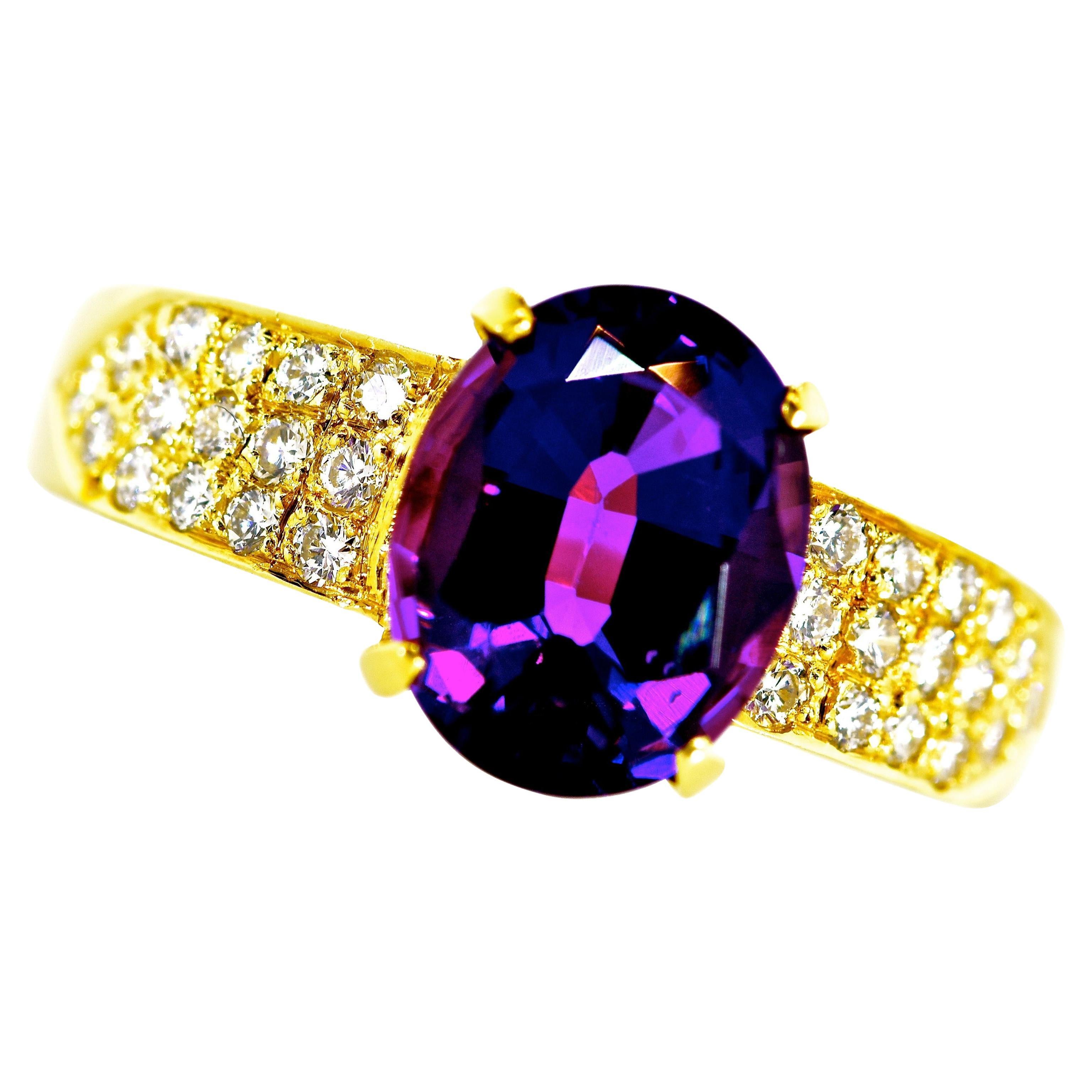 Contemporain Bague 18 carats, diamant blanc fin et améthyste violet royale raffinée en vente