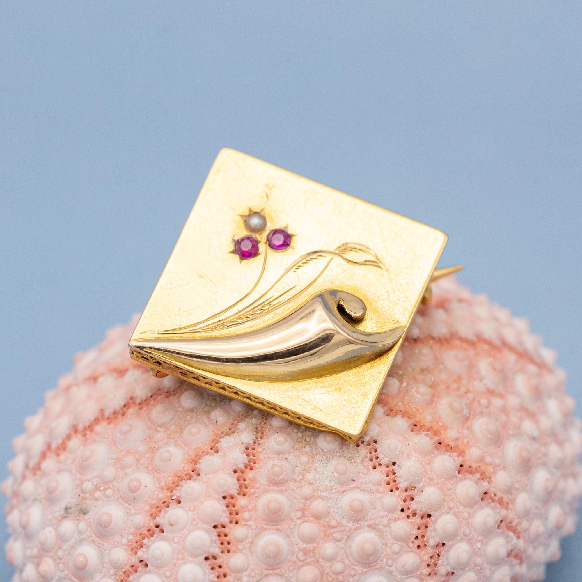 Round Cut 18k Floral Art Nouveau Brooch - Victorian solid gold pin - antique square