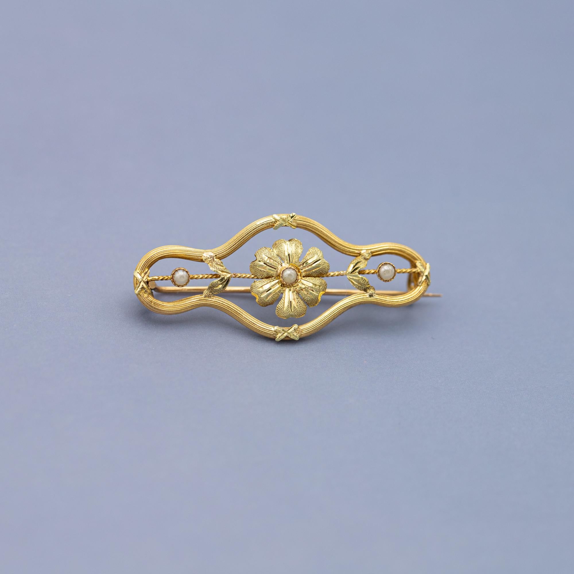 18k Floral Victorian Brooch - 18 Karat solid yellow gold - Antique flower bar 10