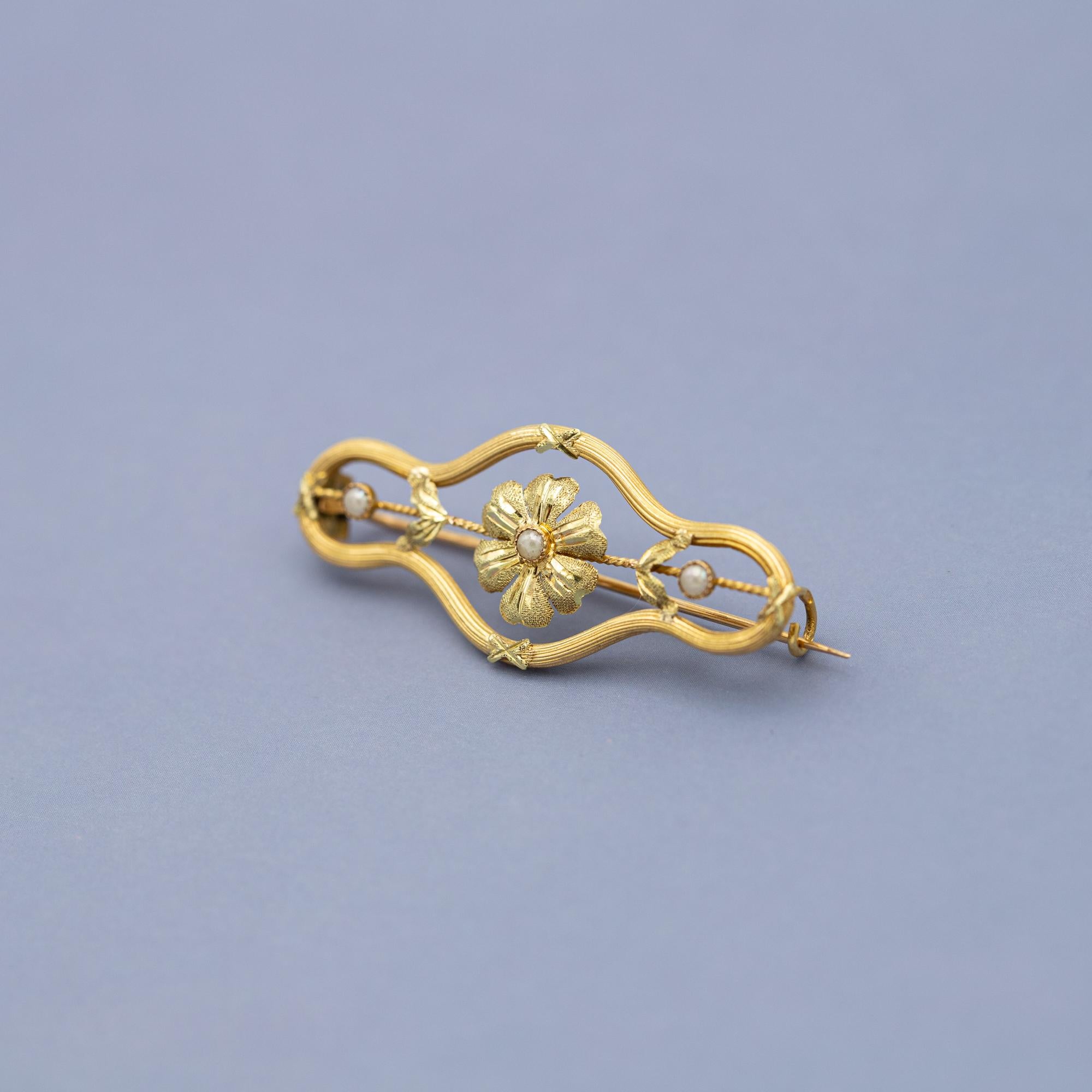 18k Floral Victorian Brooch - 18 Karat solid yellow gold - Antique flower bar 11