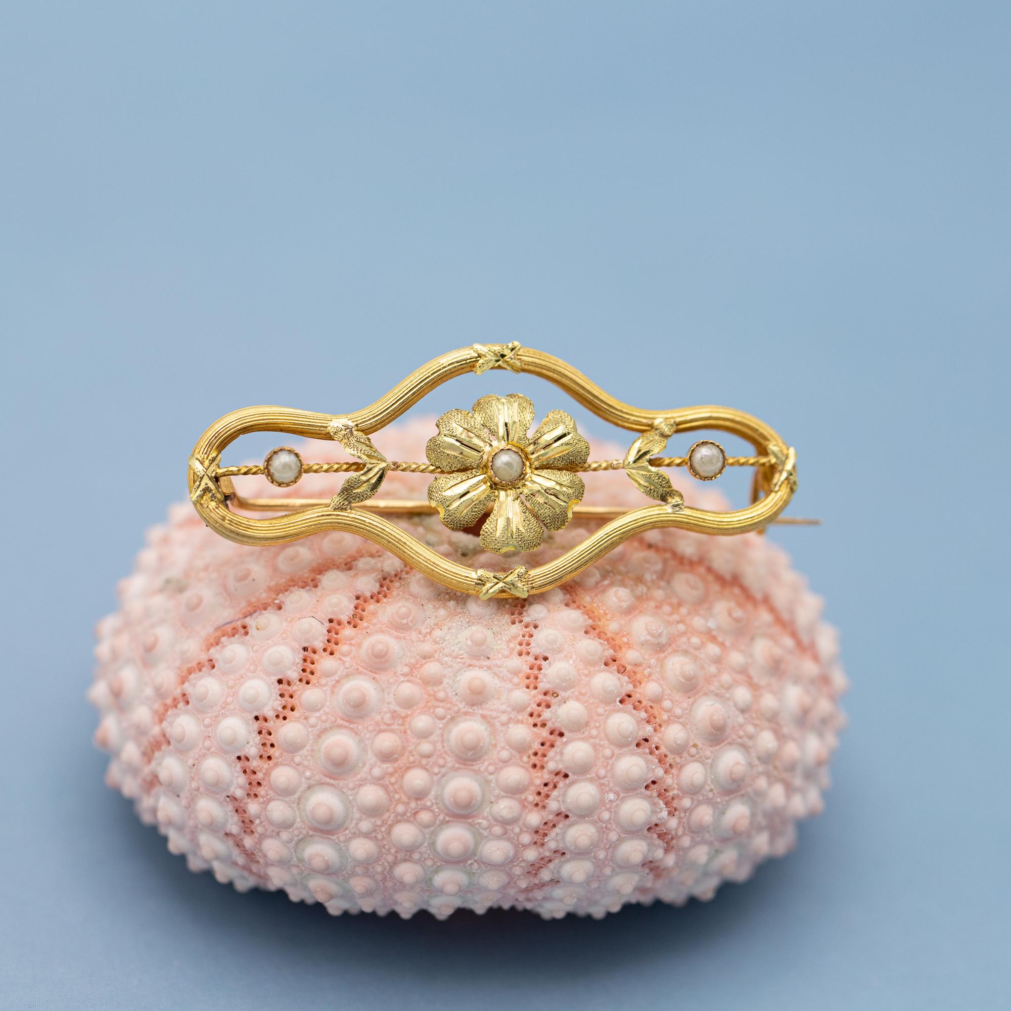 18k Floral Victorian Brooch - 18 Karat solid yellow gold - Antique flower bar 2