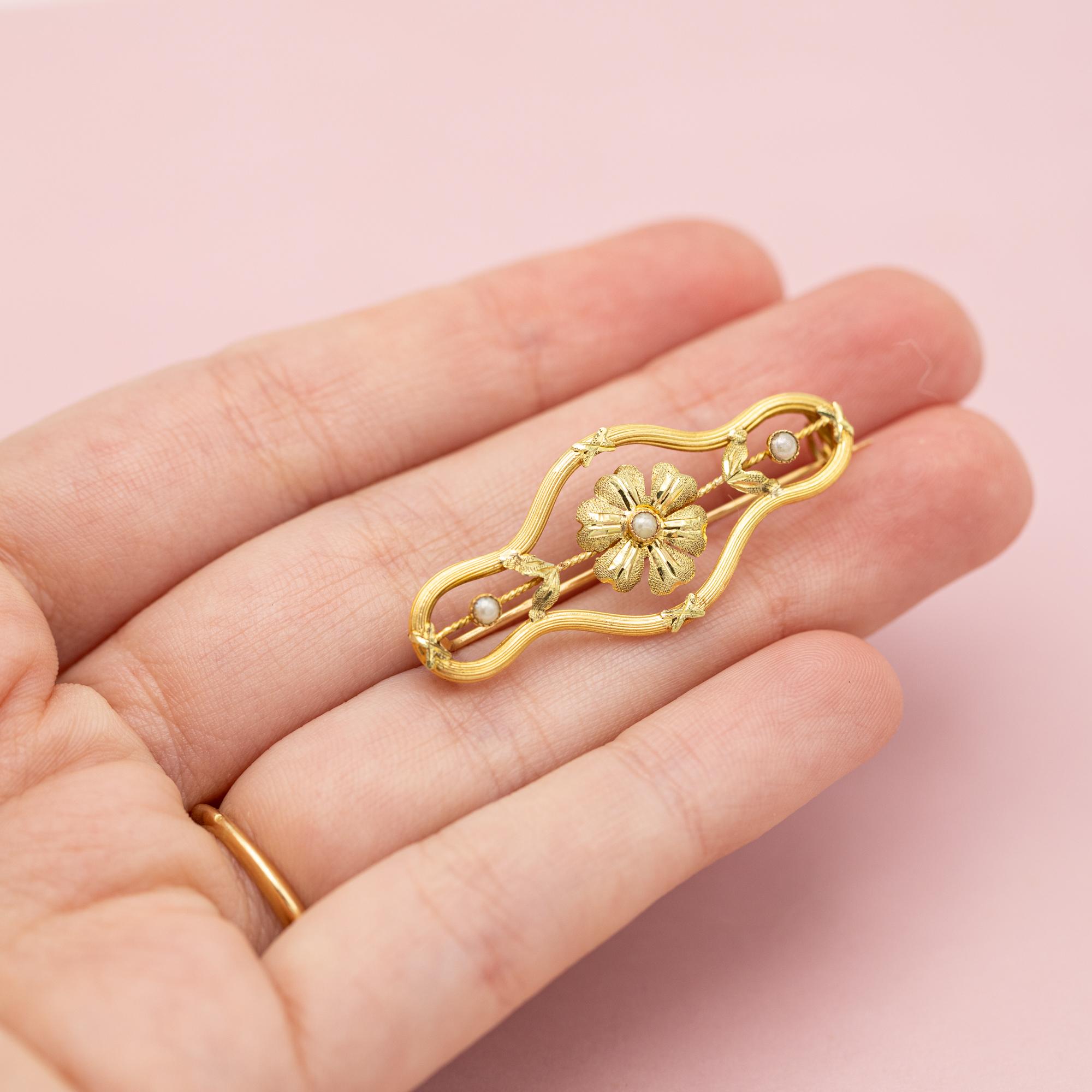 18k Floral Victorian Brooch - 18 Karat solid yellow gold - Antique flower bar 5